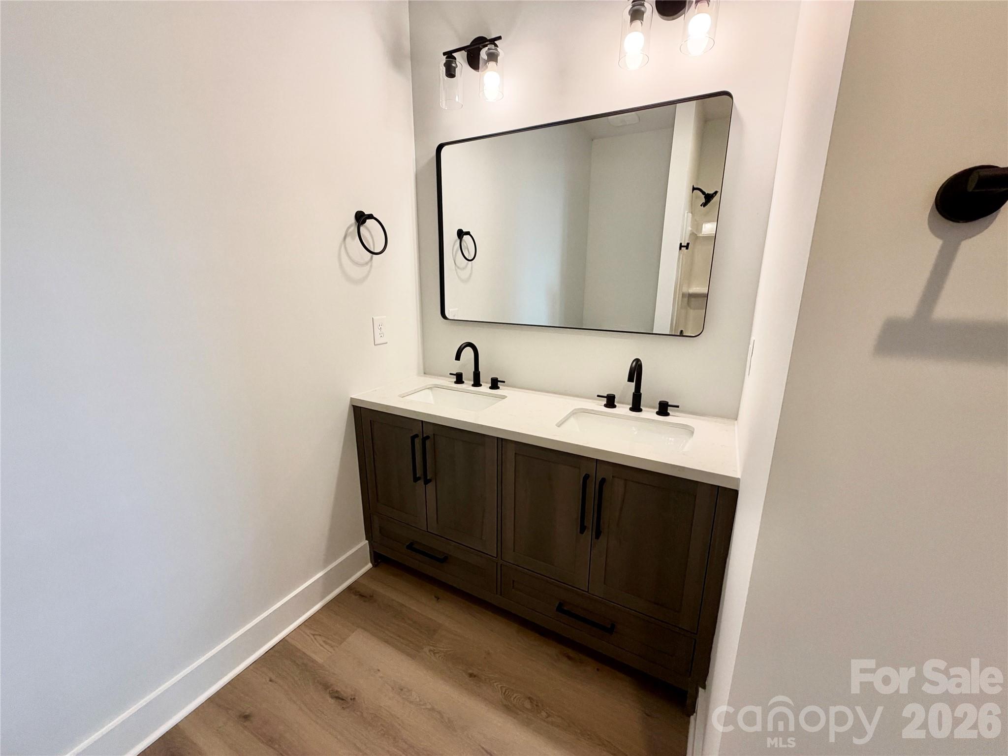 Single Family Residence at 330 S Davis Street, Dallas, photo 25 of 31