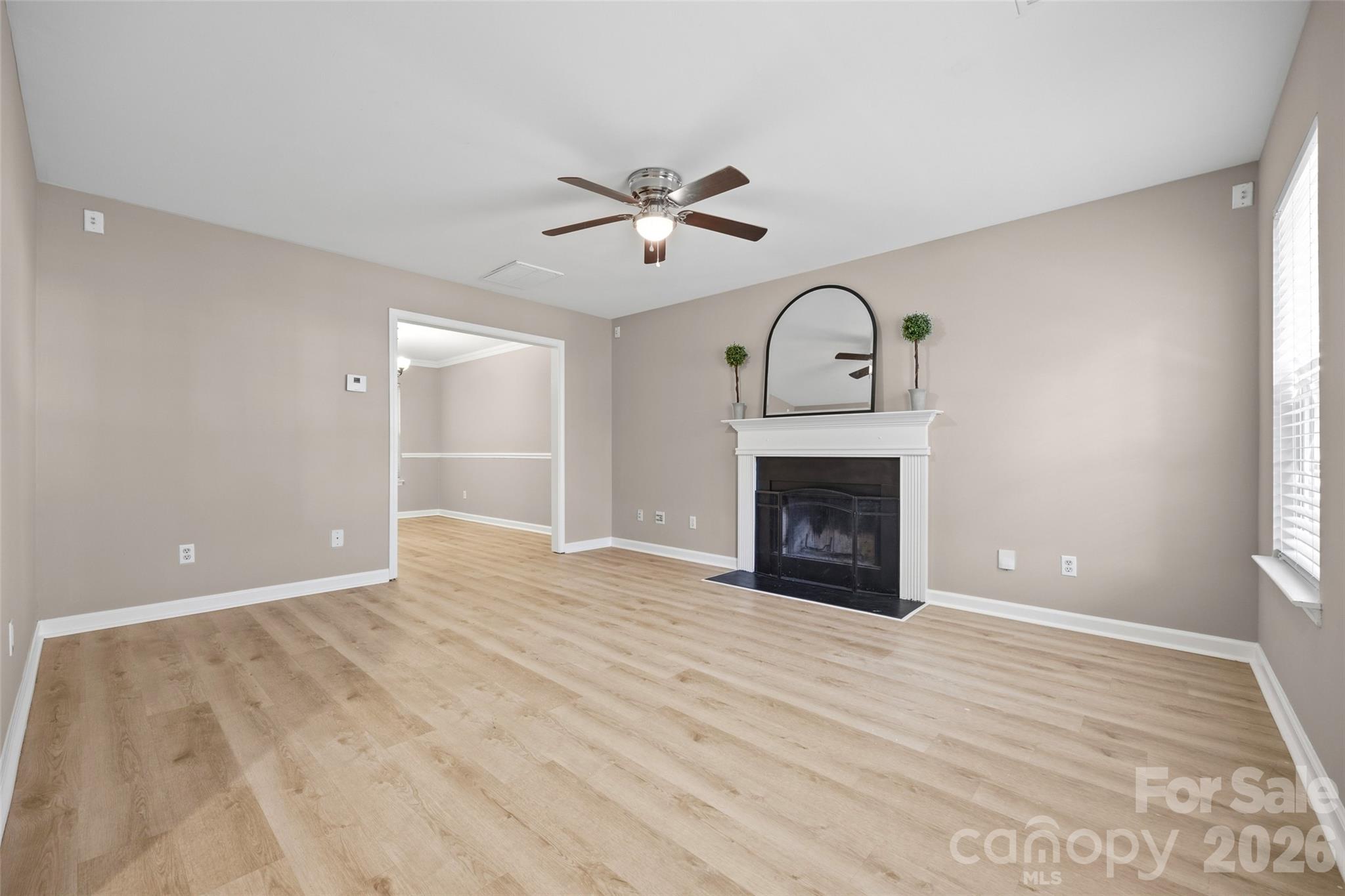 Single Family Residence at 1807 Endeavor Lane, Lake Wylie, photo 4 of 33