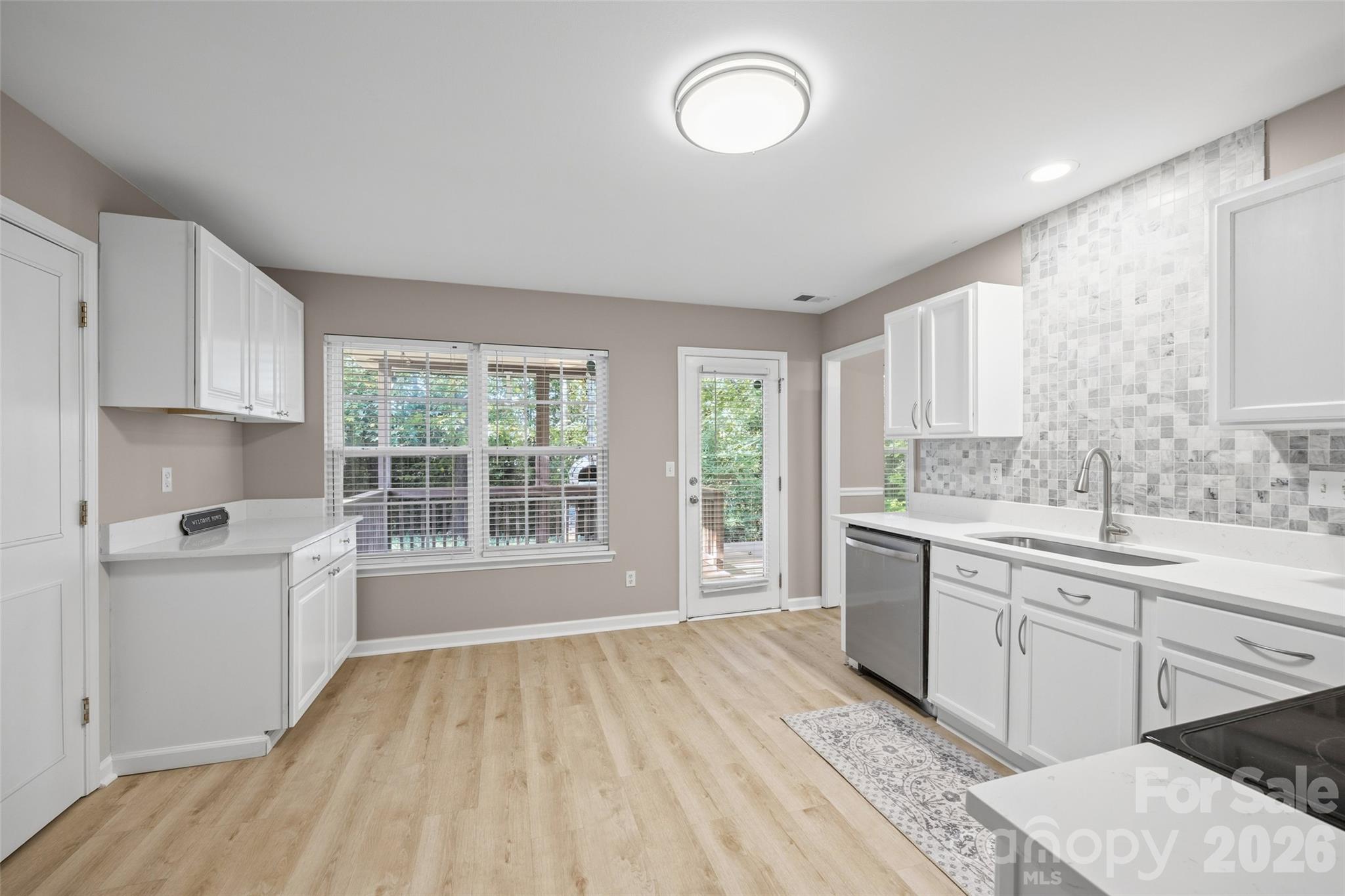 Single Family Residence at 1807 Endeavor Lane, Lake Wylie, photo 5 of 33