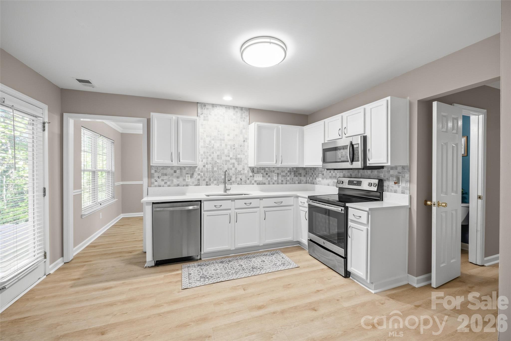 Single Family Residence at 1807 Endeavor Lane, Lake Wylie, photo 6 of 33
