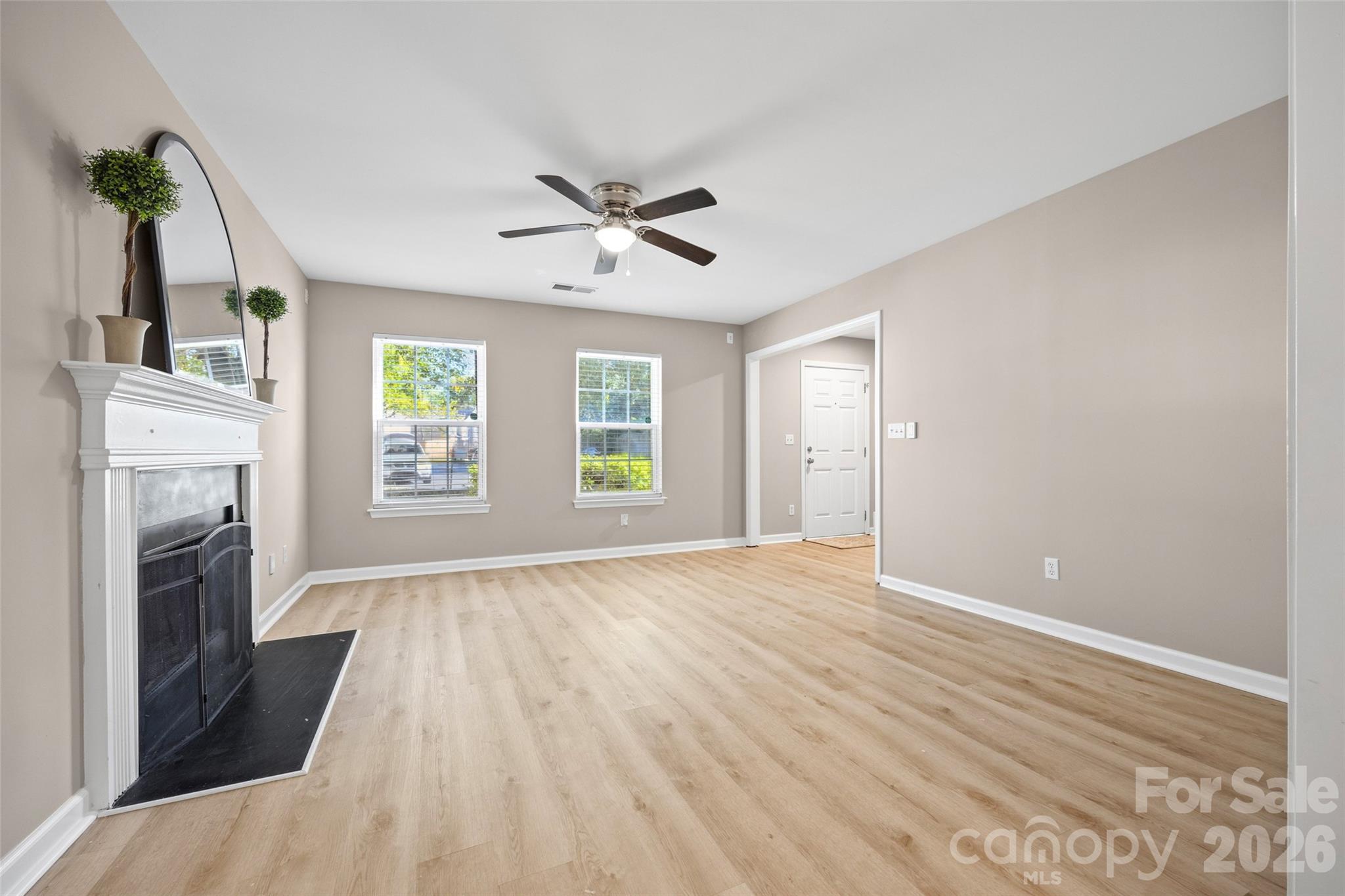 Single Family Residence at 1807 Endeavor Lane, Lake Wylie, photo 10 of 33