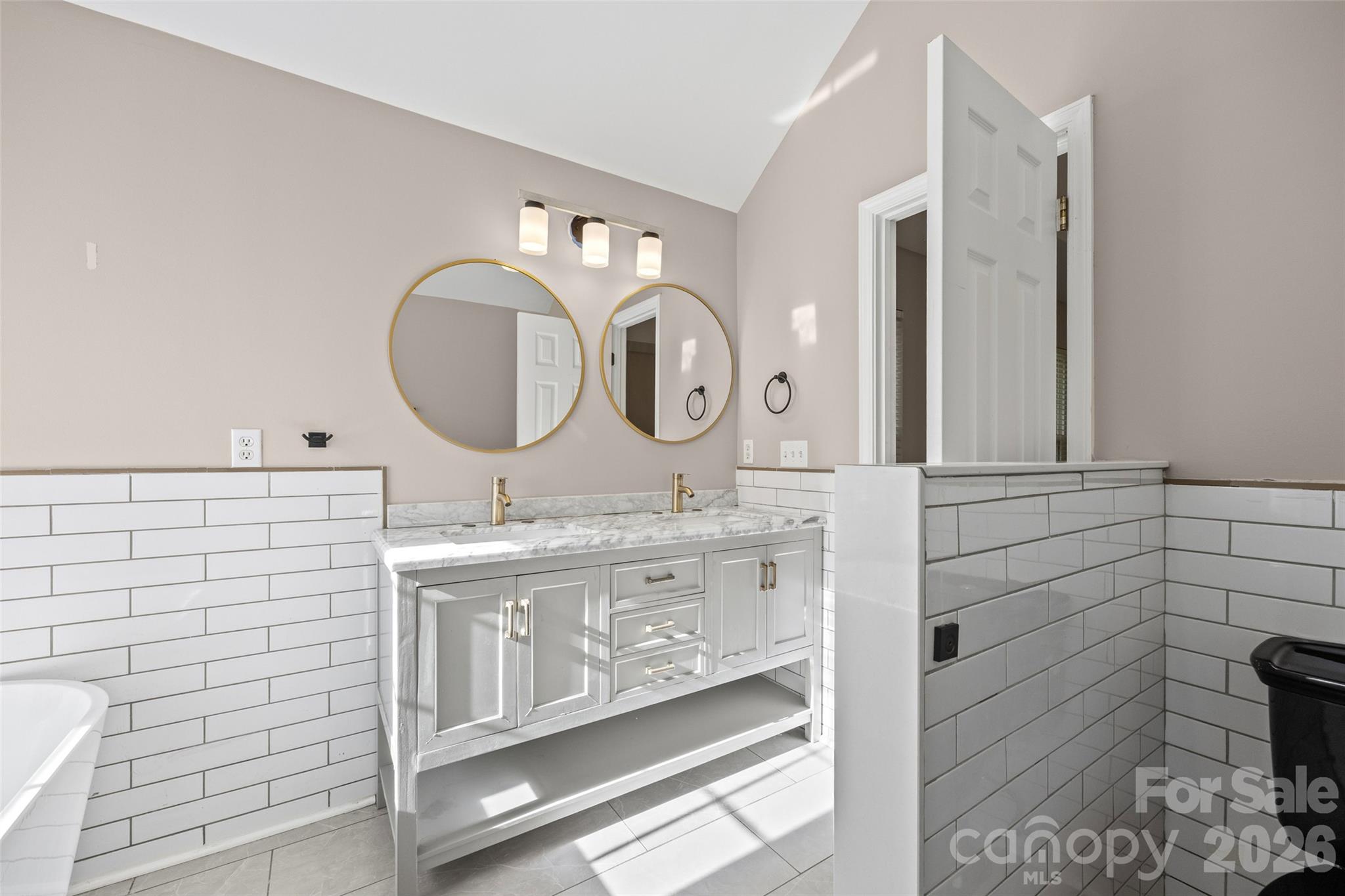 primary bath - 1807 Endeavor Lane, Lake Wylie