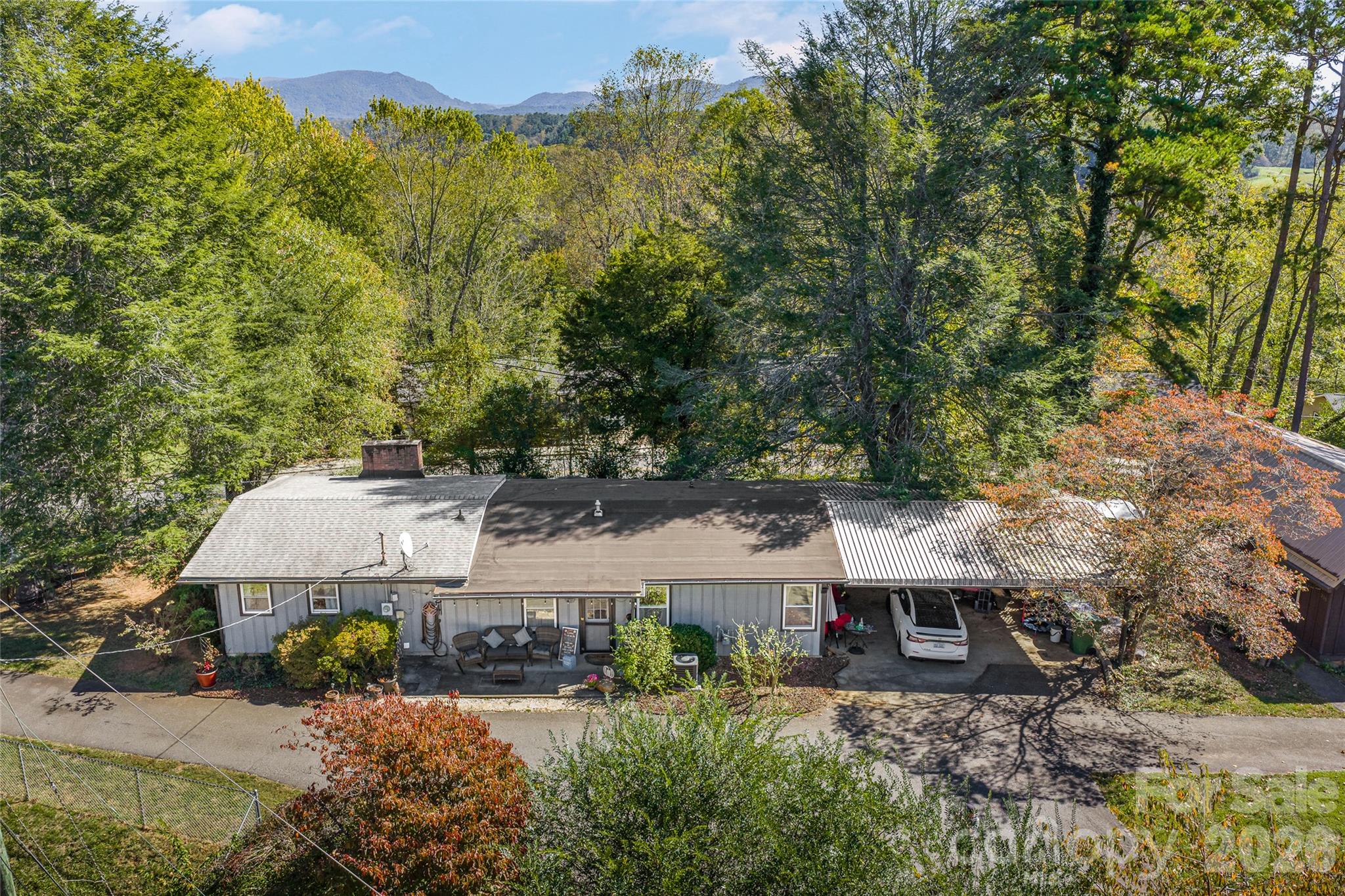 Single Family Residence at 331 Brevard Road, Asheville, photo 5 of 41