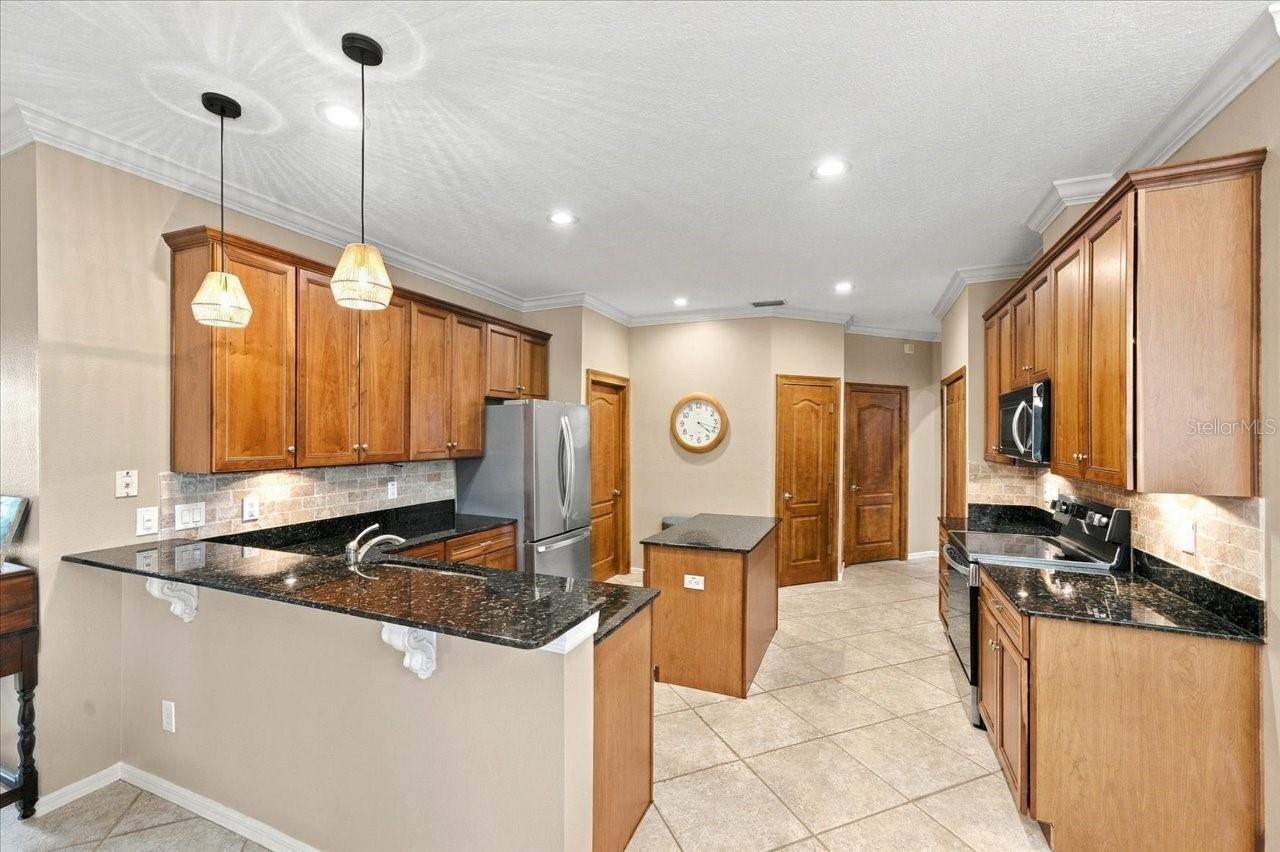Single Family Residence at 5909 BROWDER RD, TAMPA, photo 7 of 46