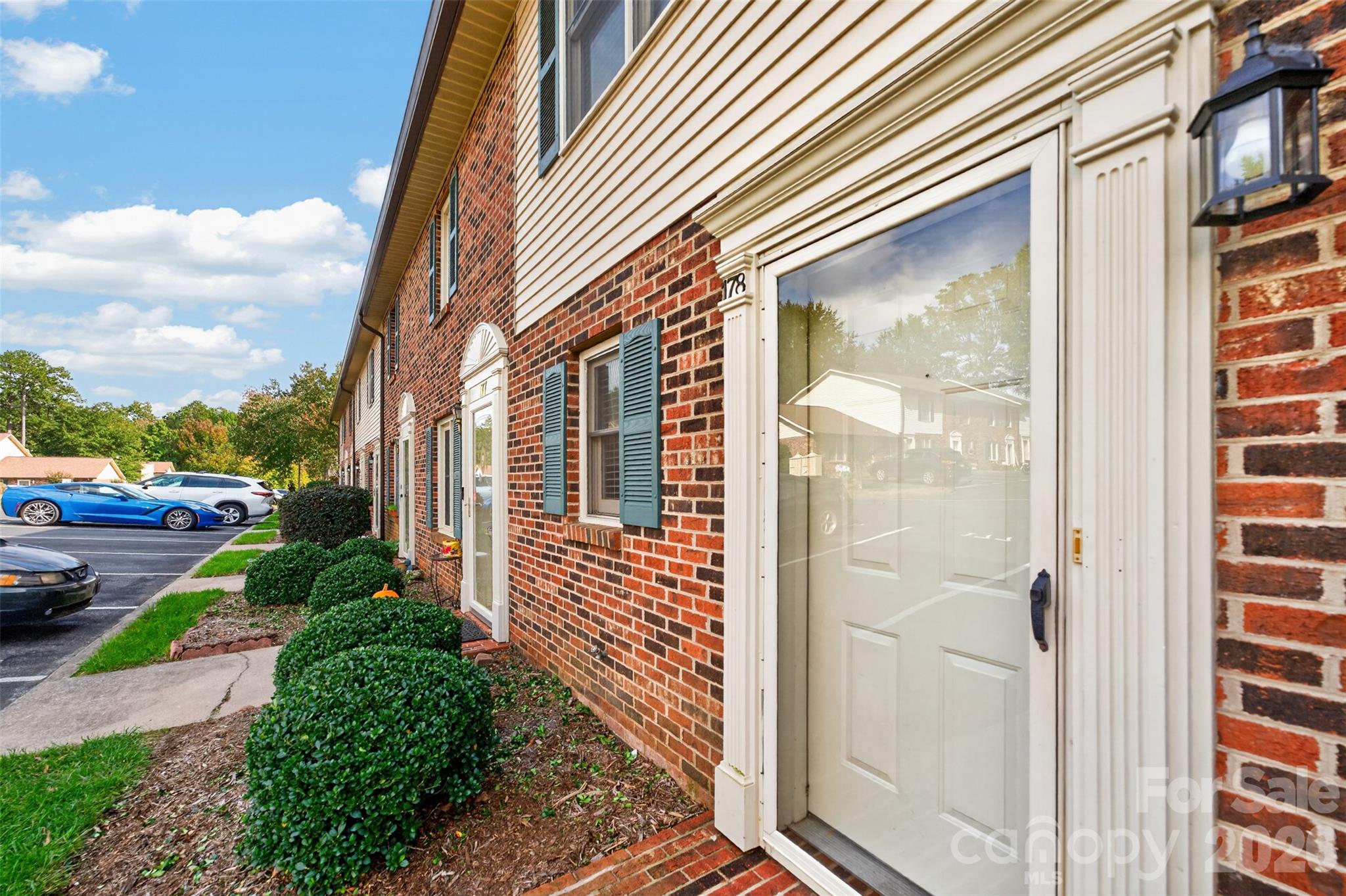 Townhouse at 1330 5th Street NE, Hickory, photo 4 of 39