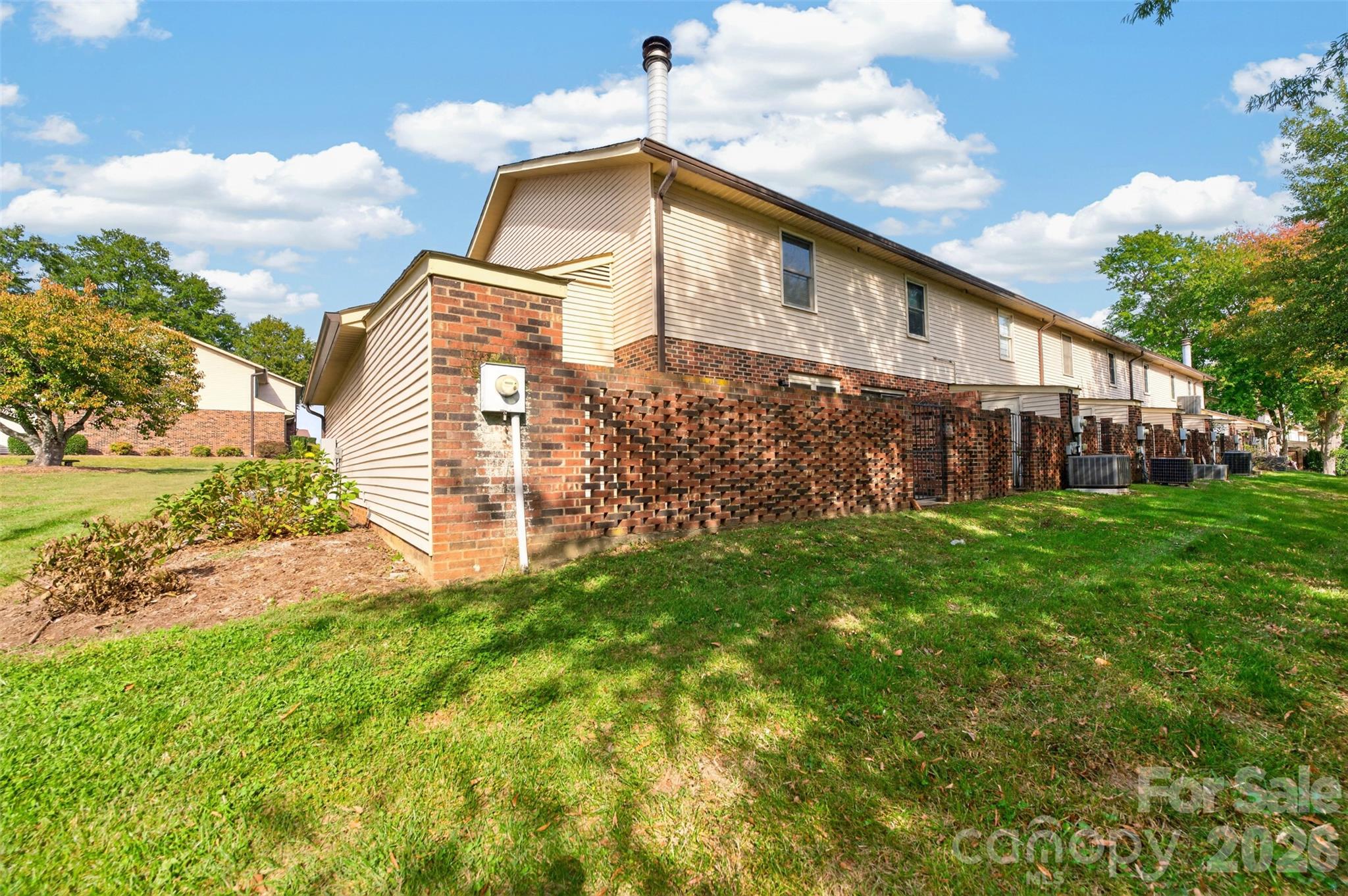 Townhouse at 1330 5th Street NE, Hickory, photo 8 of 39