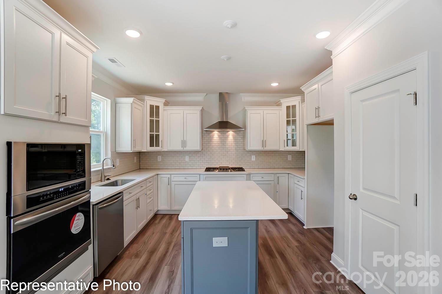 Single Family Residence at 13820 Yadkin River Drive, Huntersville, photo 6 of 33