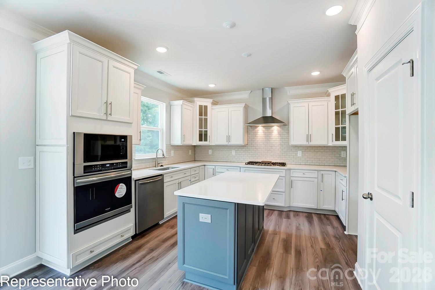 Single Family Residence at 13820 Yadkin River Drive, Huntersville, photo 8 of 33