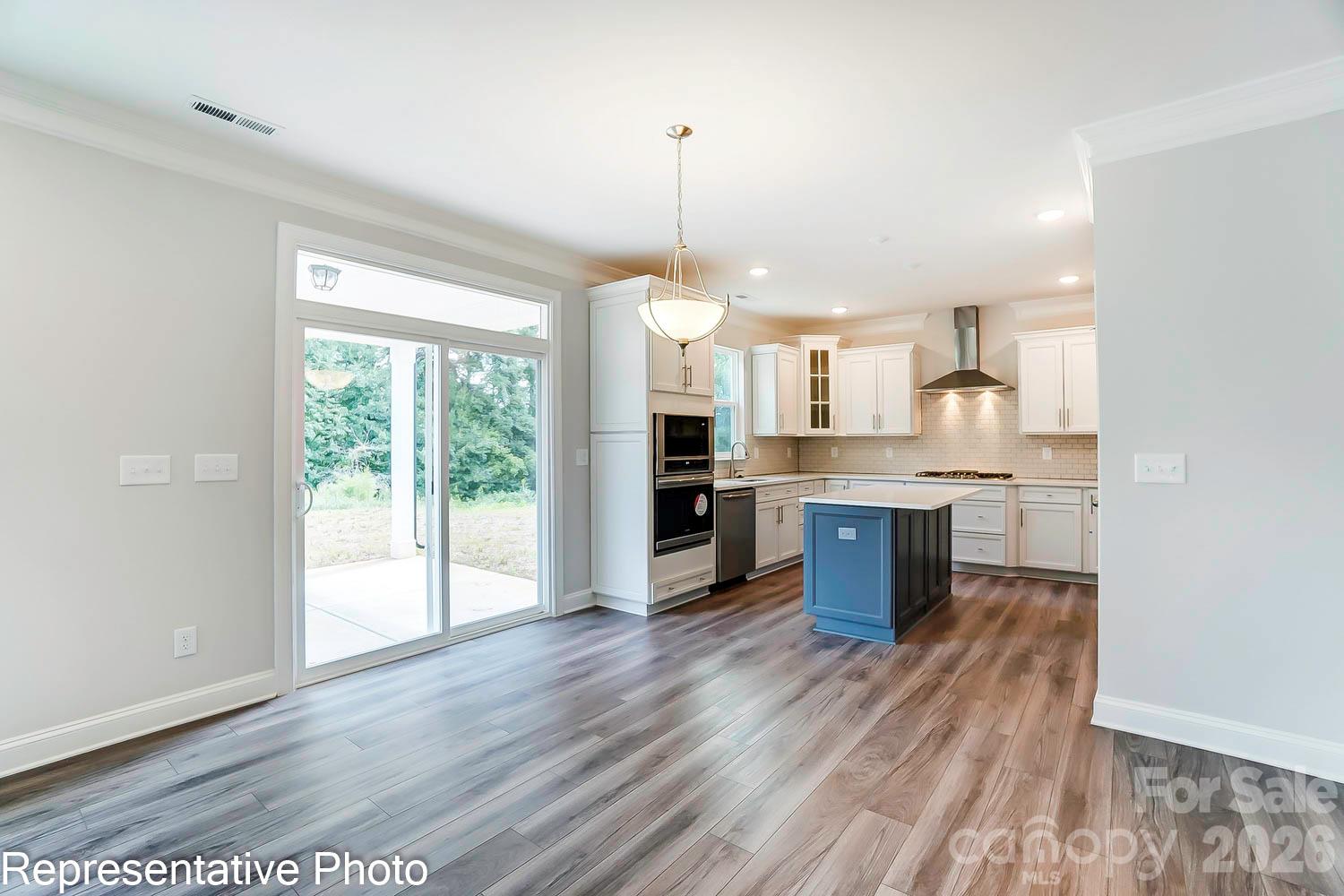 Single Family Residence at 13820 Yadkin River Drive, Huntersville, photo 14 of 33