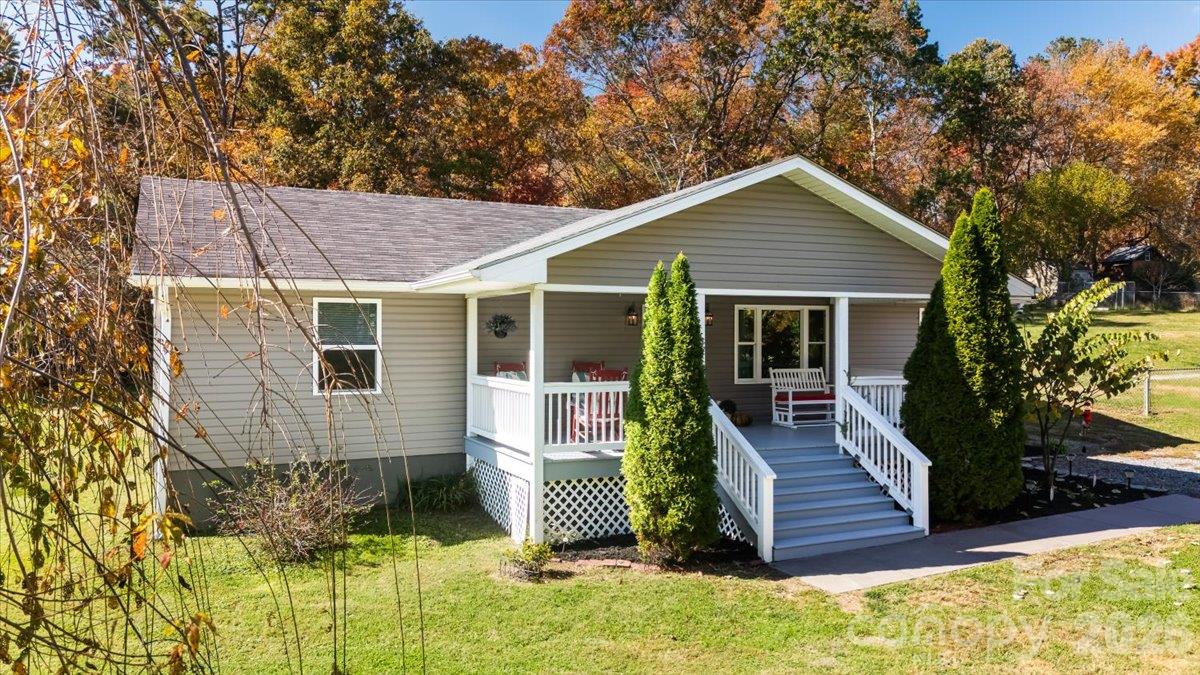 Single Family Residence at 11 Spring Lake Drive, Fletcher, photo 3 of 41