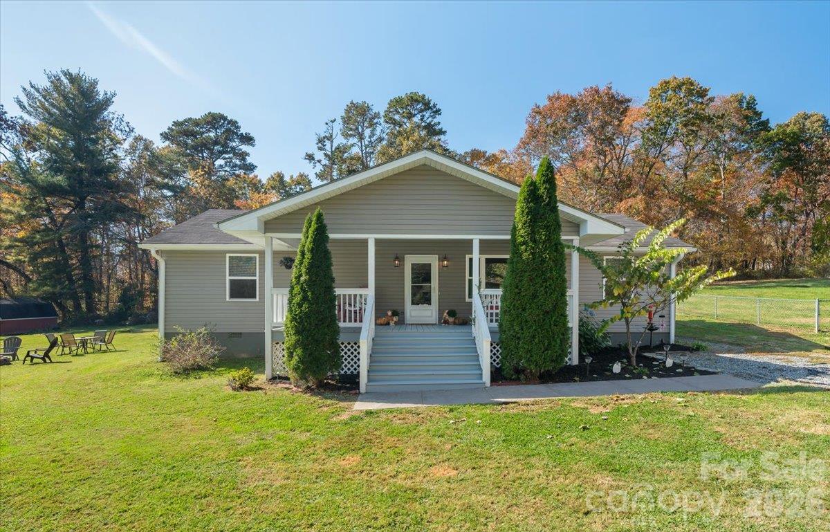 Single Family Residence at 11 Spring Lake Drive, Fletcher, photo 5 of 41
