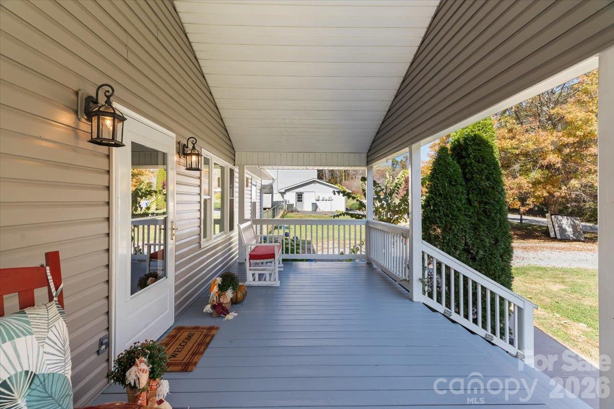 Rock your cares away! - 11 Spring Lake Drive, Fletcher