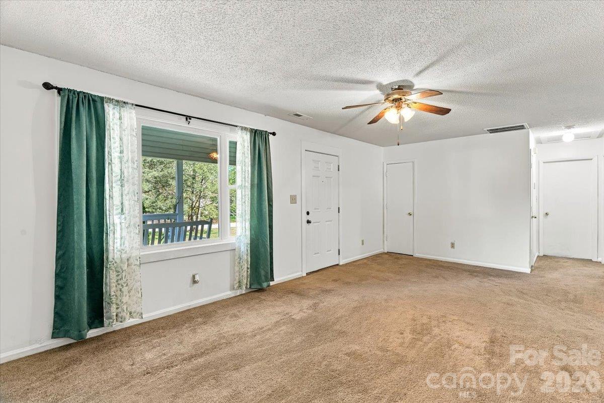 Spacious living room - 11 Spring Lake Drive, Fletcher