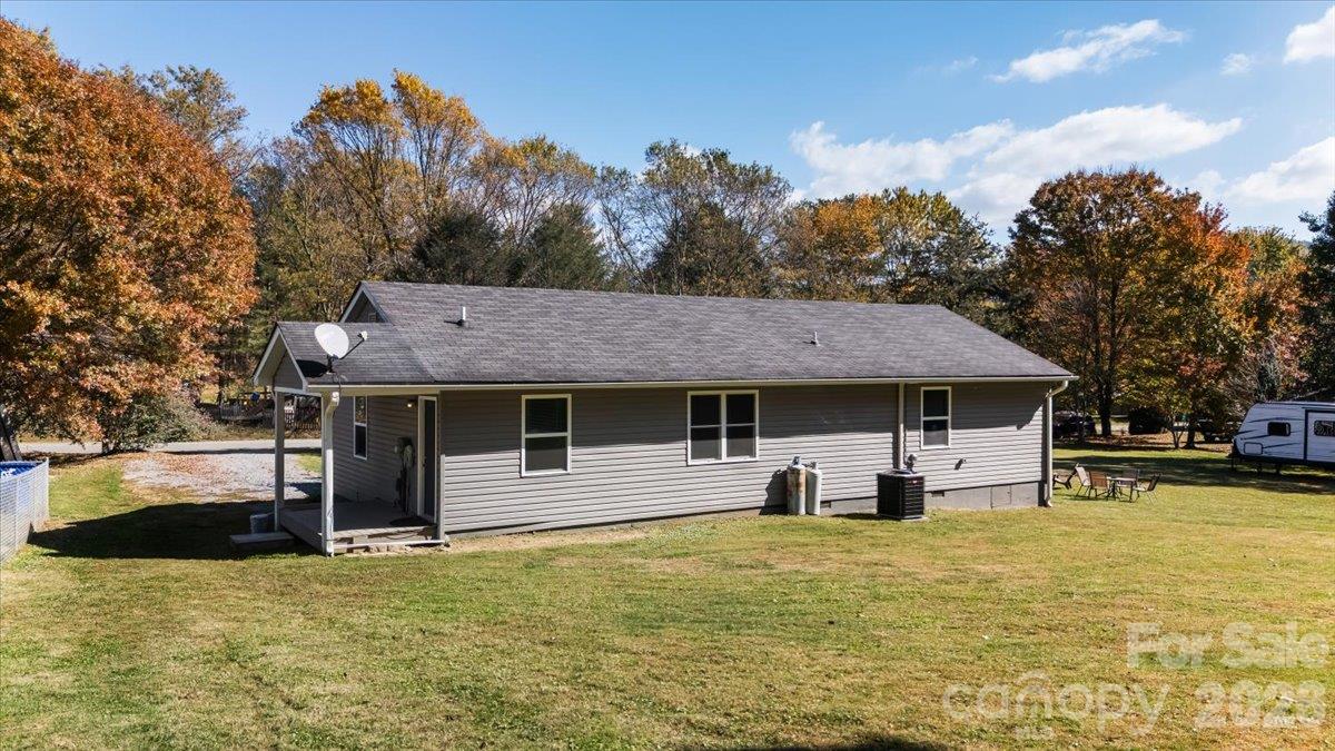 Single Family Residence at 11 Spring Lake Drive, Fletcher, photo 31 of 41