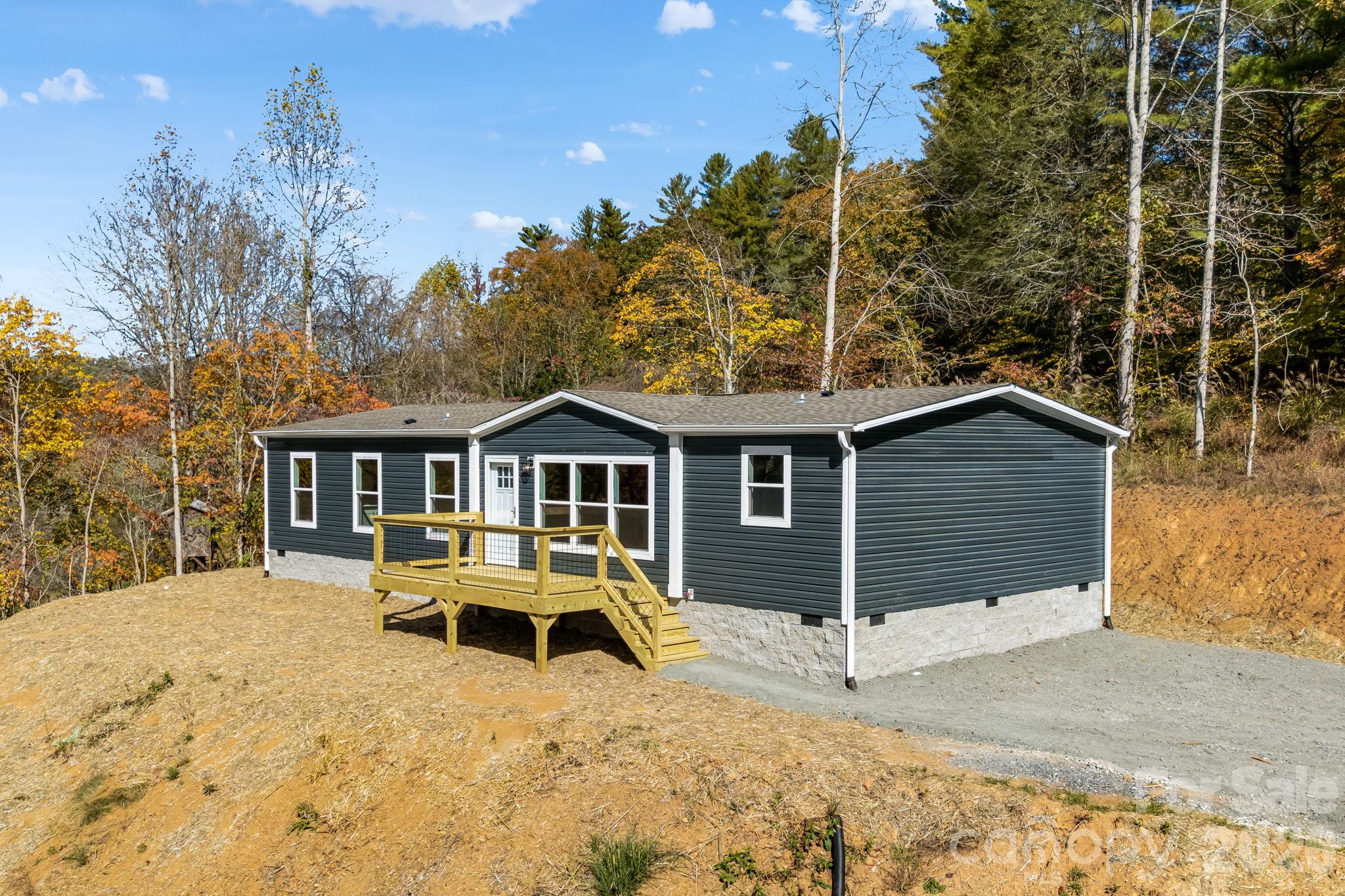 Single Family Residence at 109 Hunter Knoll, Marshall, photo 4 of 36