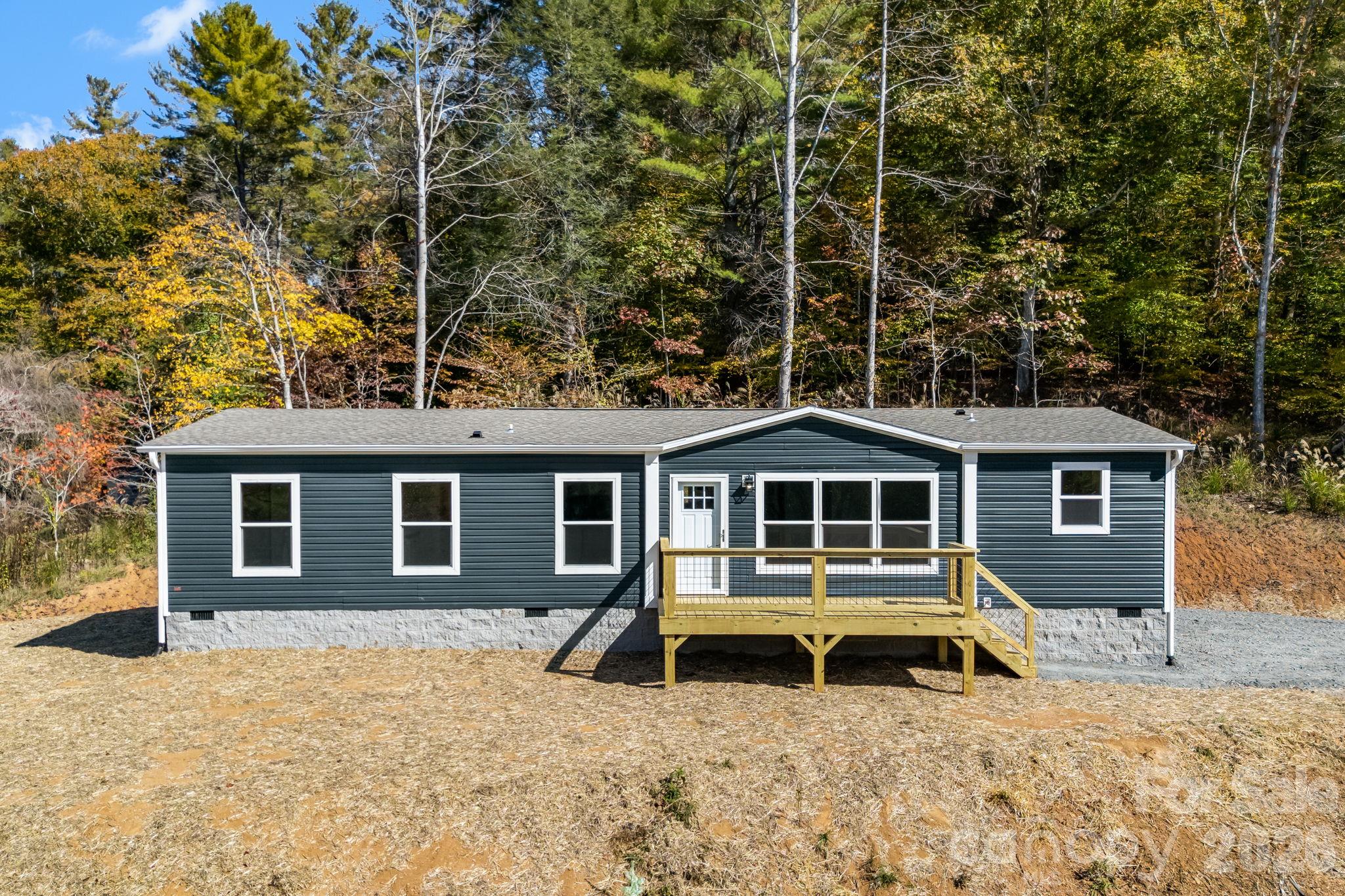 Single Family Residence at 109 Hunter Knoll, Marshall, photo 5 of 36