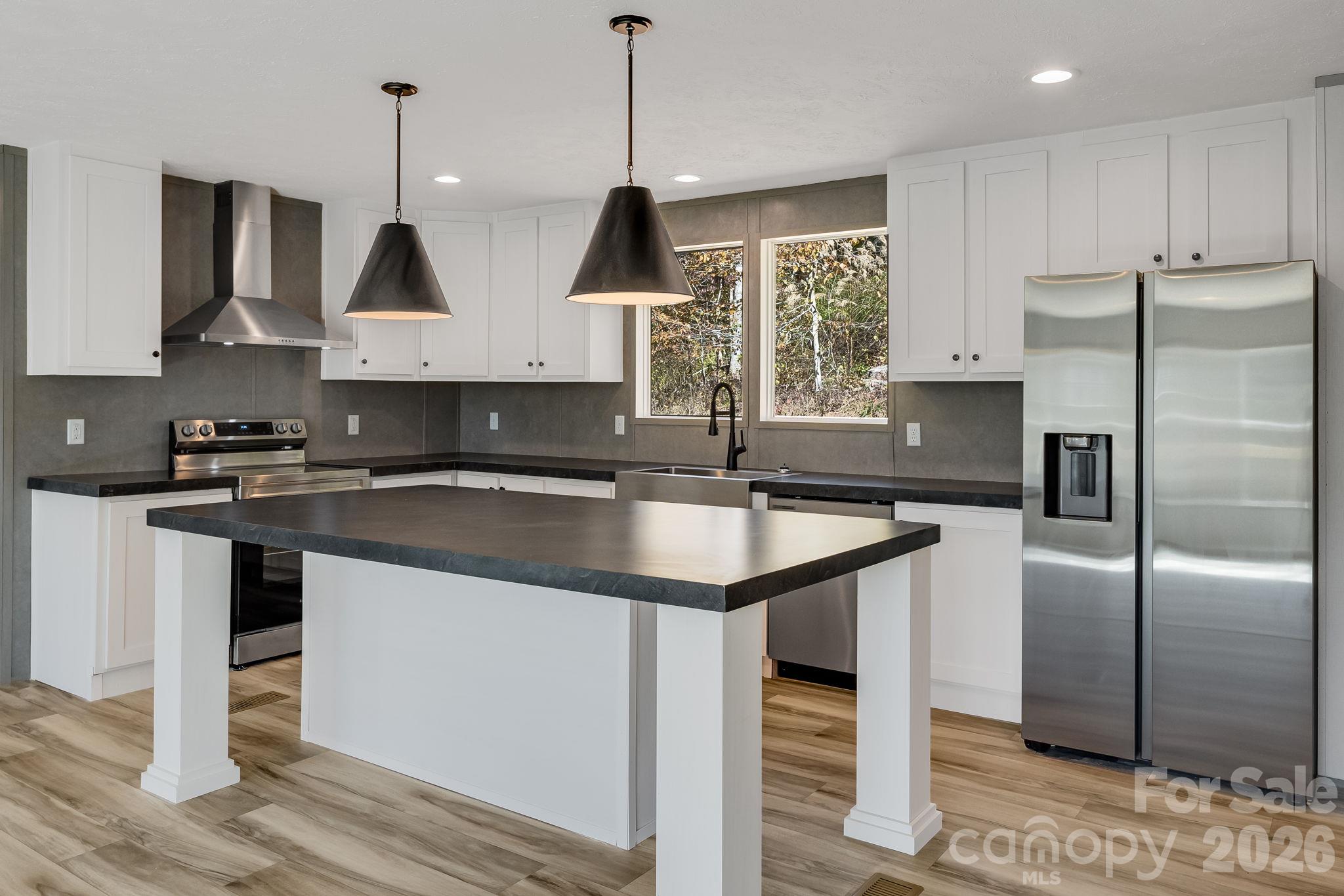 Single Family Residence at 109 Hunter Knoll, Marshall, photo 6 of 36