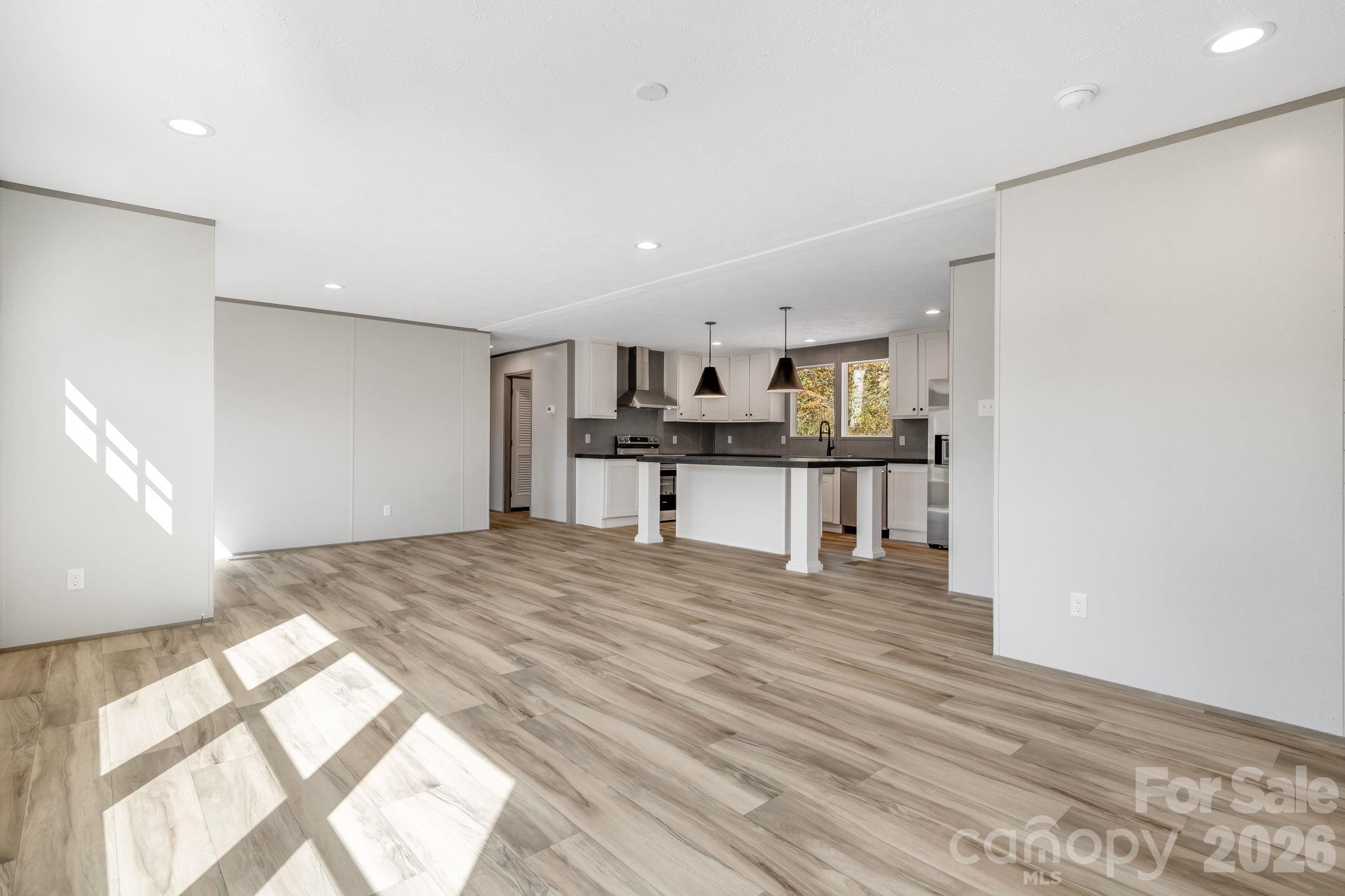 Single Family Residence at 109 Hunter Knoll, Marshall, photo 10 of 36