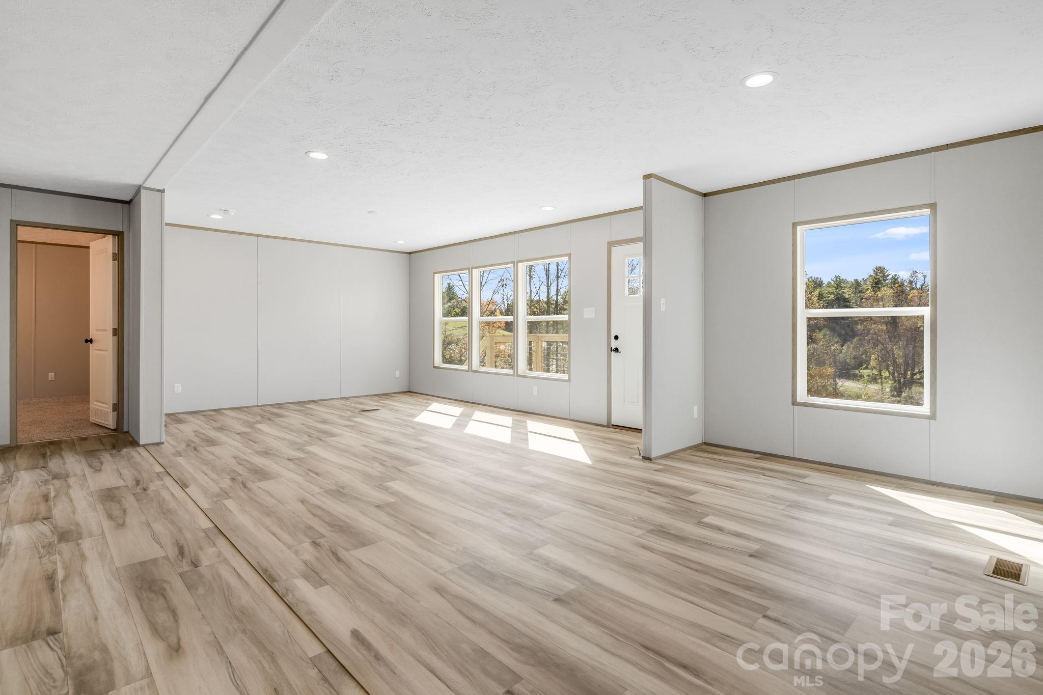 Single Family Residence at 109 Hunter Knoll, Marshall, photo 12 of 36