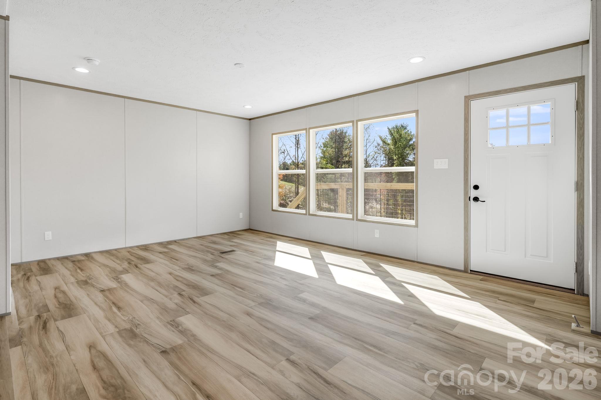 Single Family Residence at 109 Hunter Knoll, Marshall, photo 13 of 36