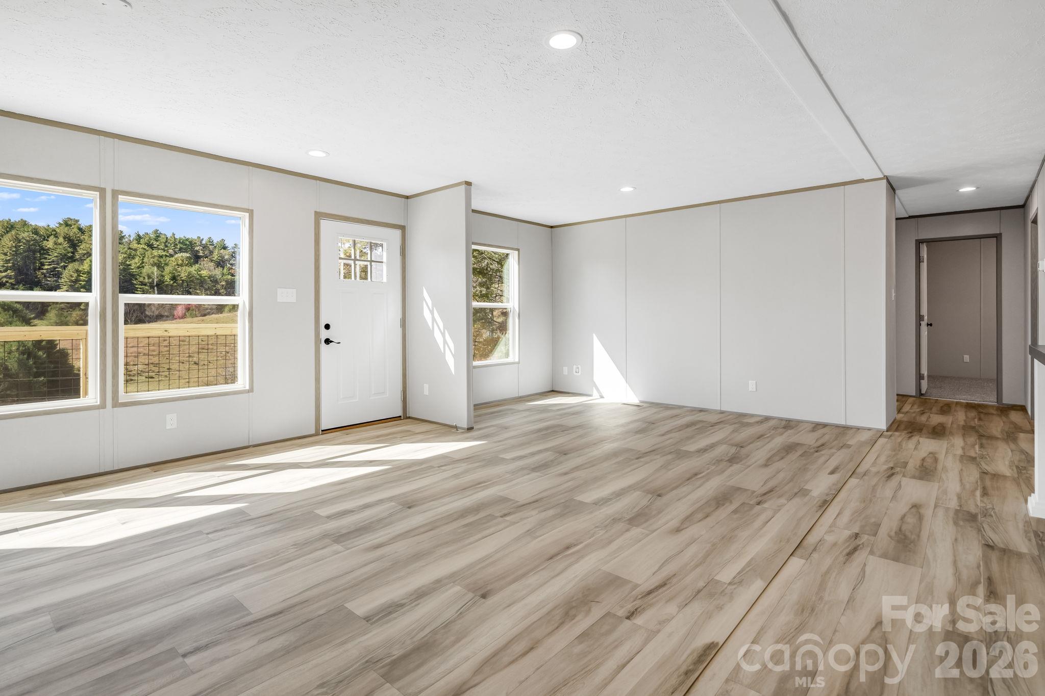 Single Family Residence at 109 Hunter Knoll, Marshall, photo 14 of 36