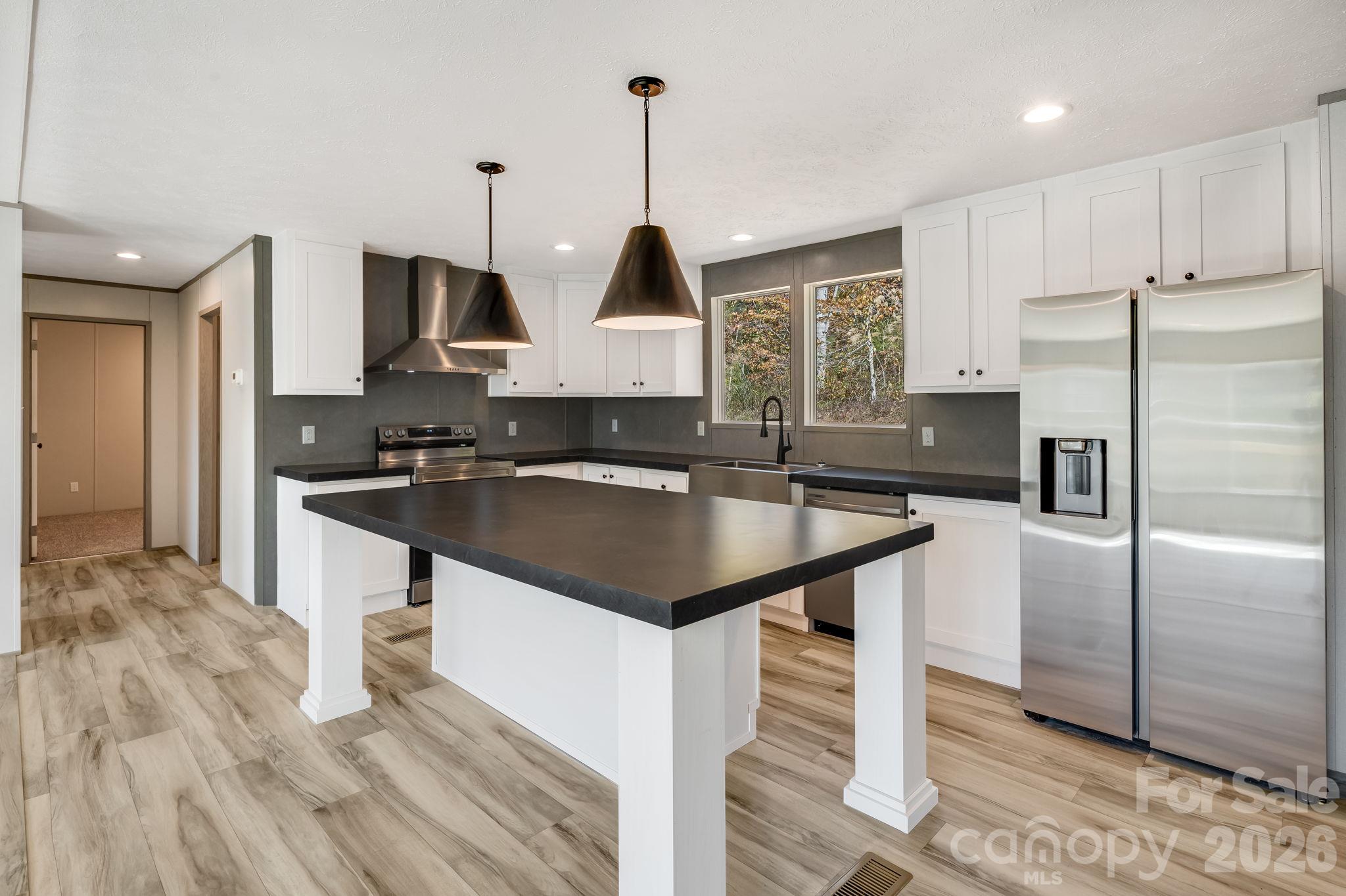 Single Family Residence at 109 Hunter Knoll, Marshall, photo 15 of 36