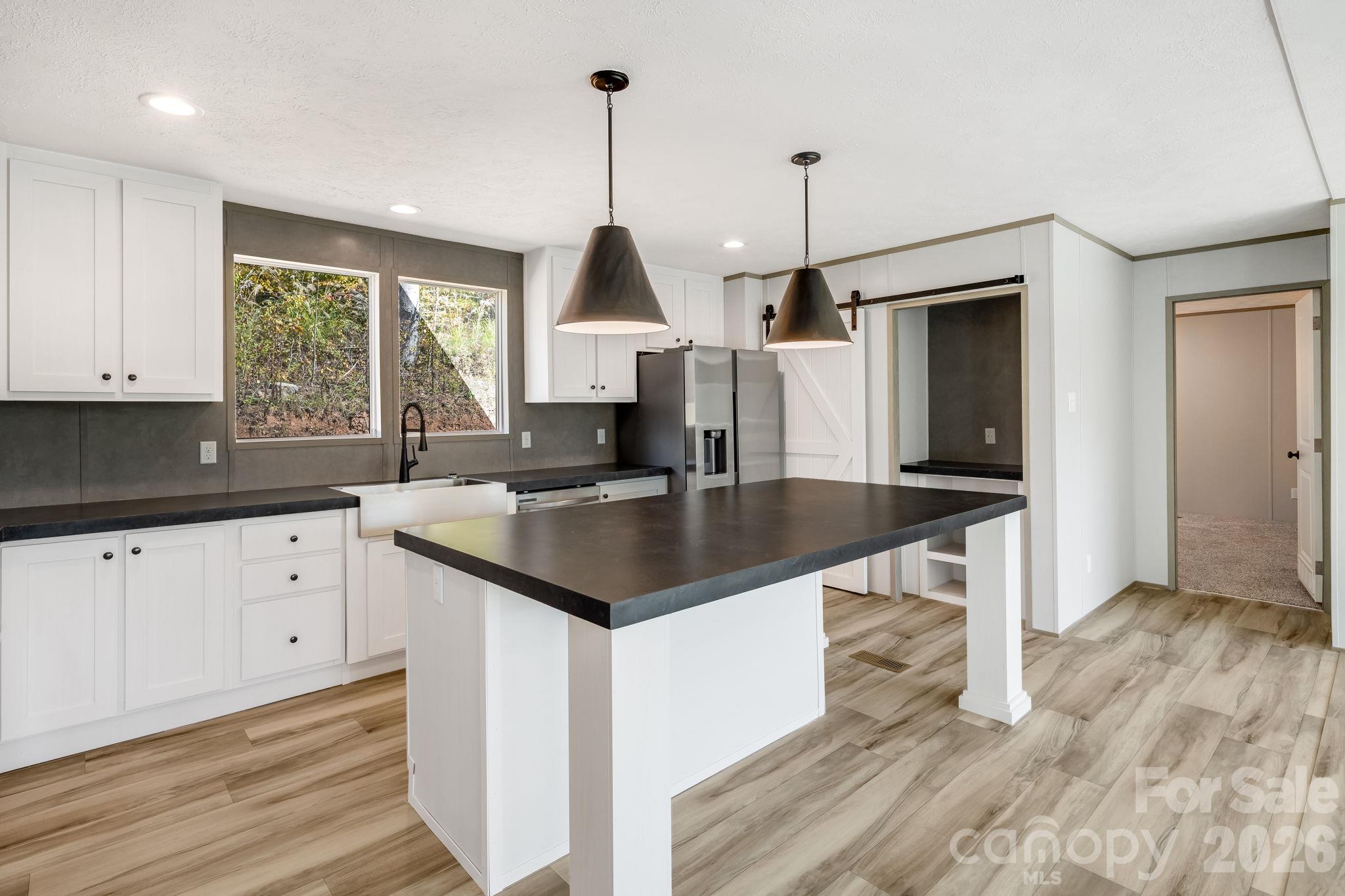 Single Family Residence at 109 Hunter Knoll, Marshall, photo 17 of 36
