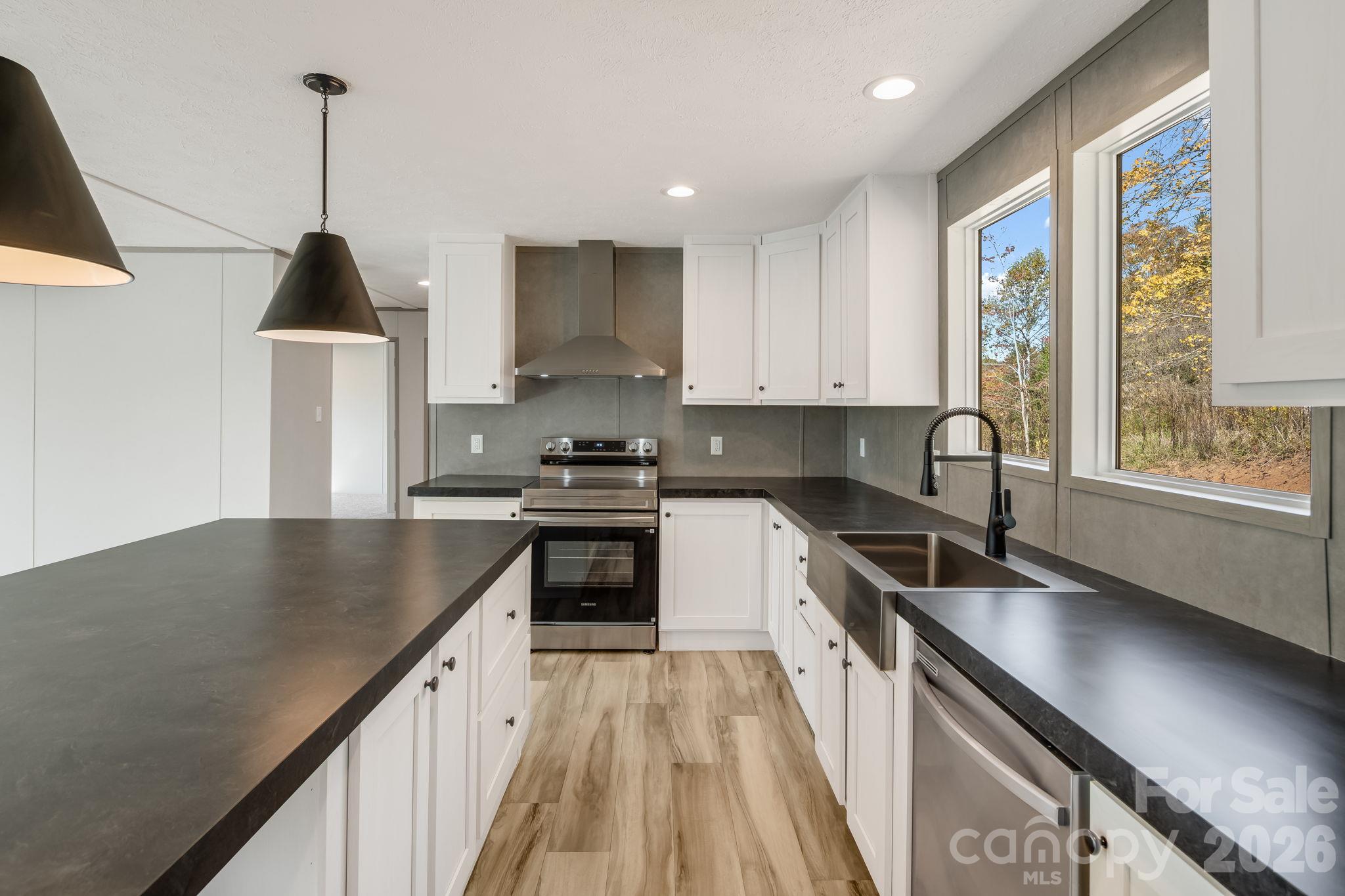 Single Family Residence at 109 Hunter Knoll, Marshall, photo 18 of 36