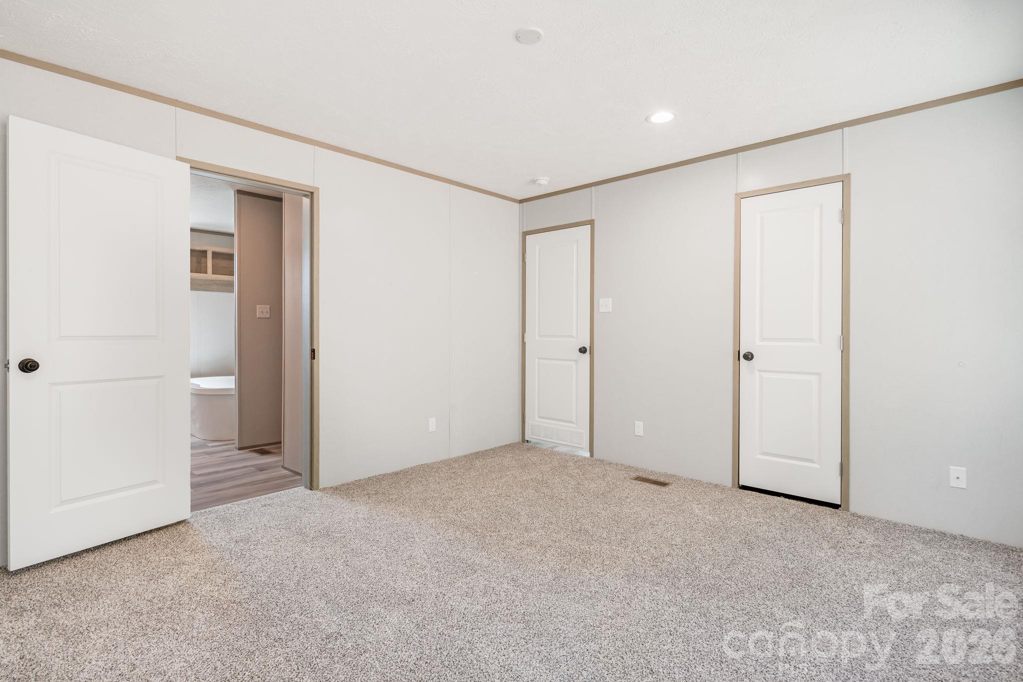 Single Family Residence at 109 Hunter Knoll, Marshall, photo 21 of 36