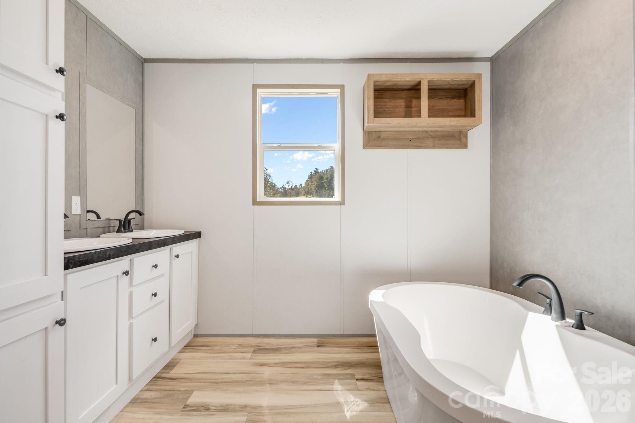 Single Family Residence at 109 Hunter Knoll, Marshall, photo 23 of 36