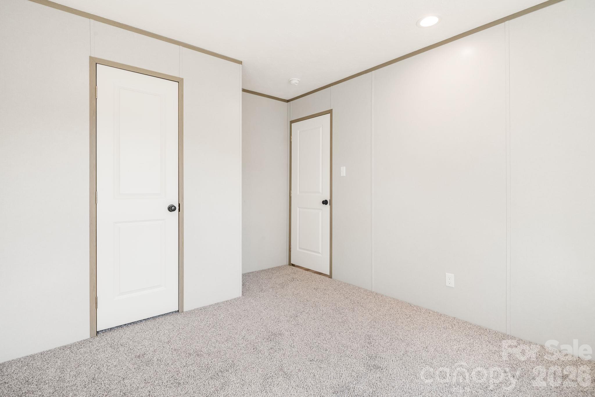 Single Family Residence at 109 Hunter Knoll, Marshall, photo 31 of 36