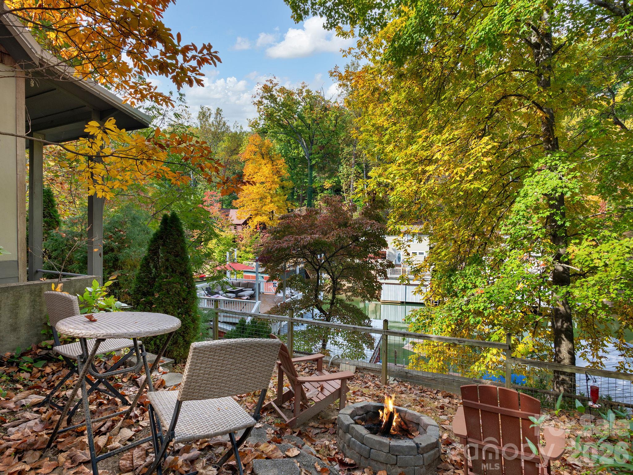 Fenced in Yard Perfect for Your Guests pups! - 1942 Memorial Highway, Lake Lure