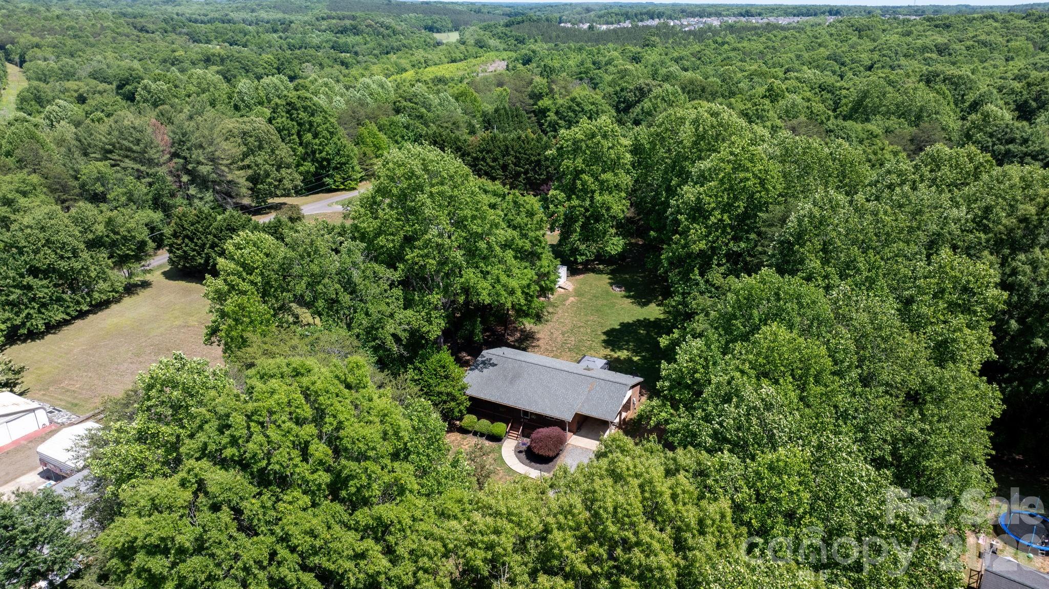 Single Family Residence at 119 Nevermore Lane, Statesville, photo 14 of 36