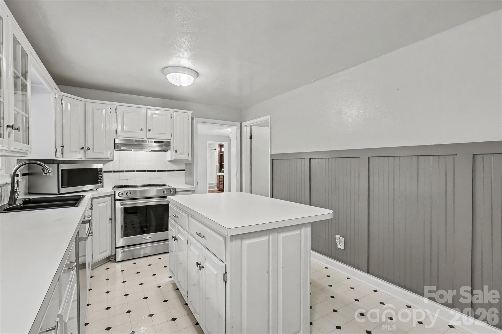 Single Family Residence at 605 Bumgarner Industrial Drive, Conover, photo 20 of 47