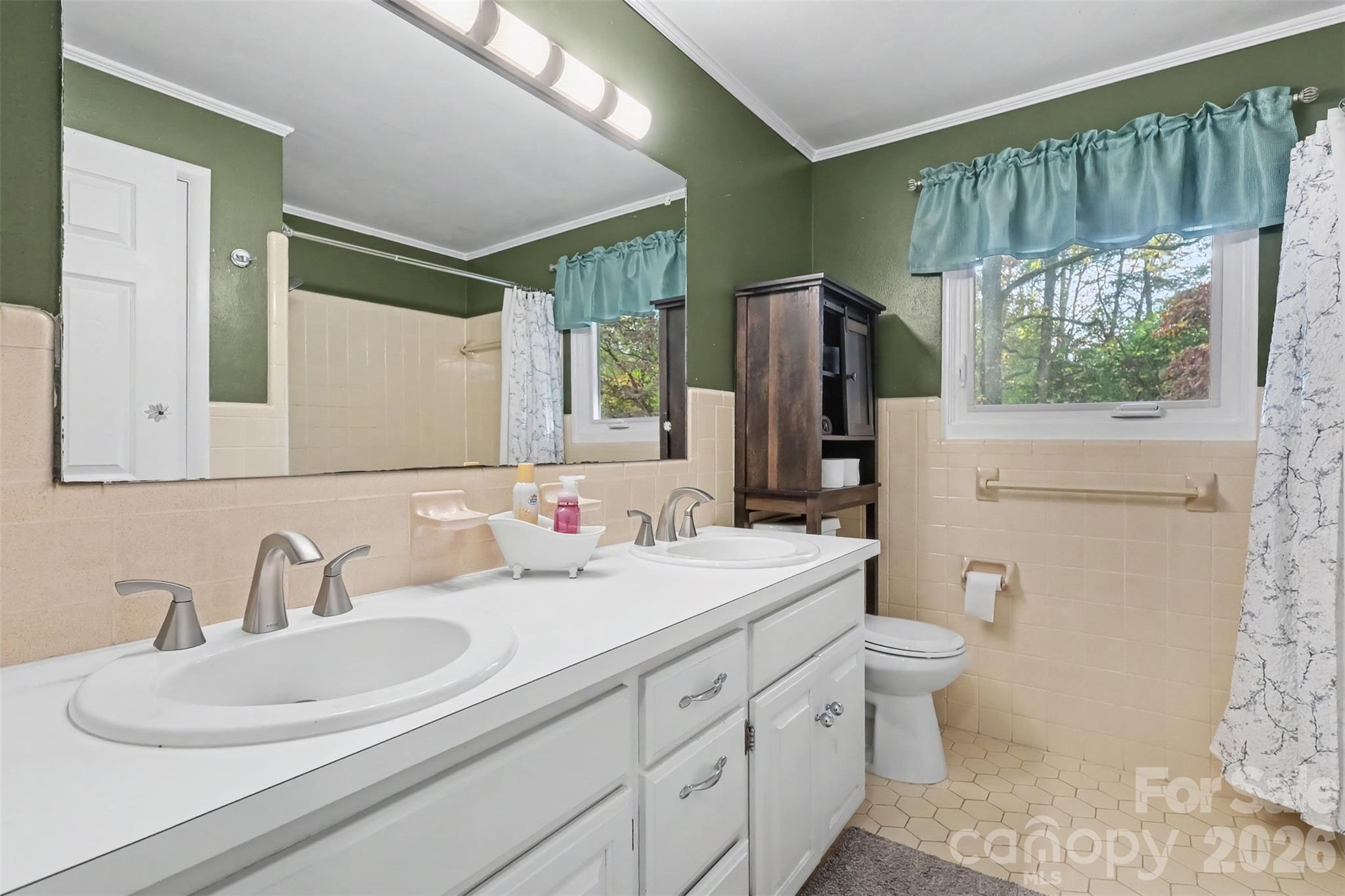 Single Family Residence at 605 Bumgarner Industrial Drive, Conover, photo 10 of 47