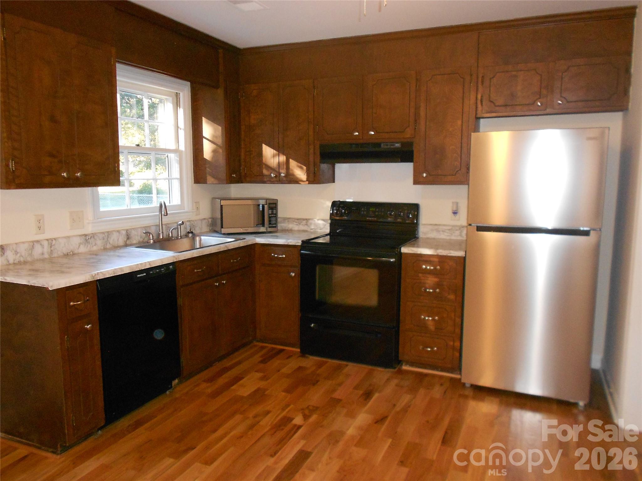 Single Family Residence at 6519 Old Meadow Road, Charlotte, photo 3 of 27