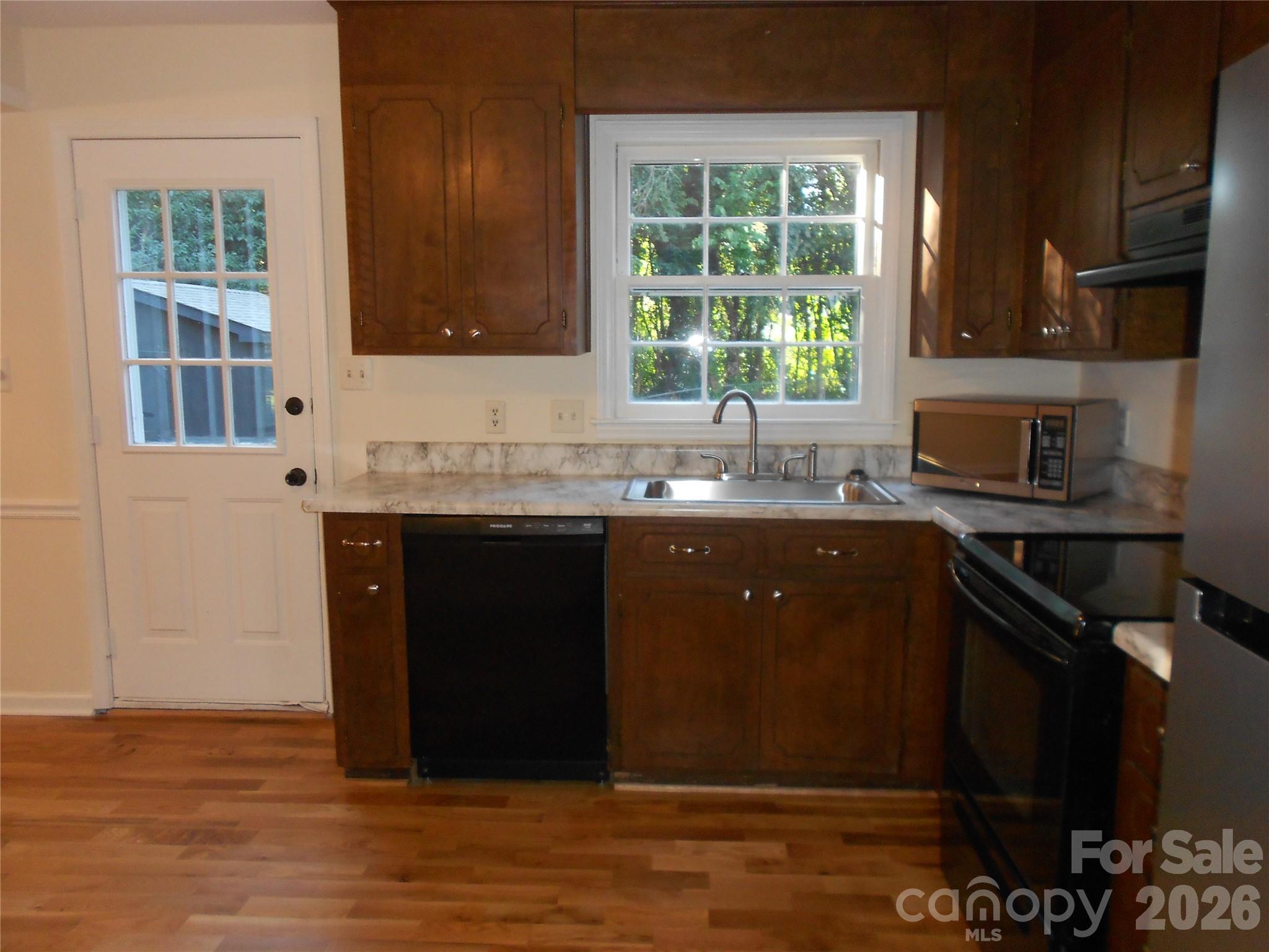 Single Family Residence at 6519 Old Meadow Road, Charlotte, photo 4 of 27