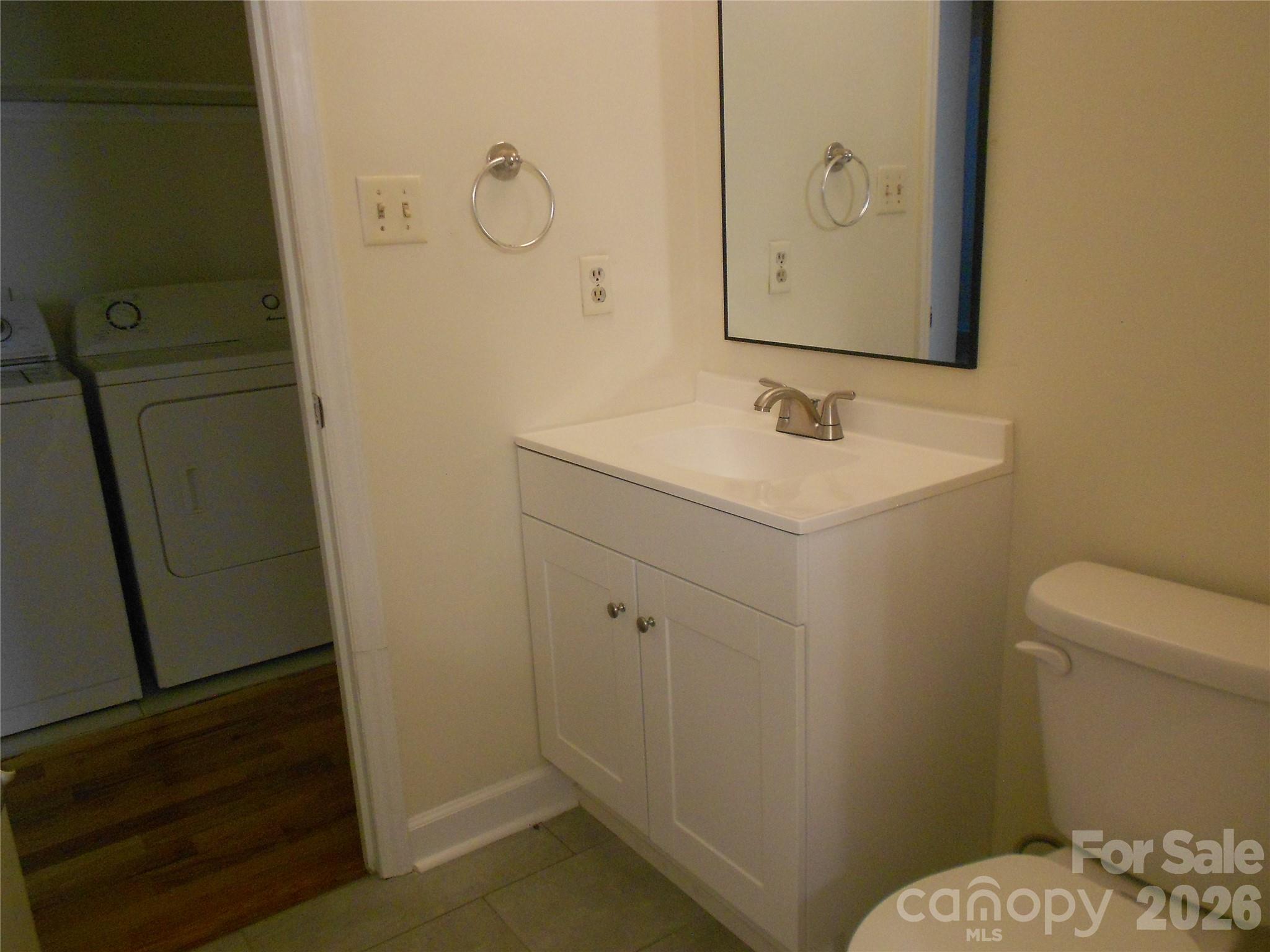 Single Family Residence at 6519 Old Meadow Road, Charlotte, photo 13 of 27