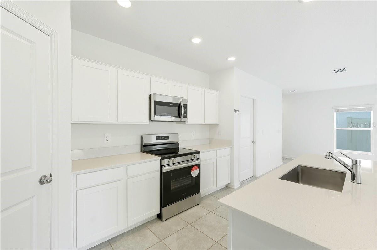 Single Family Residence at 1140 TYLER LOOP, WINTER HAVEN, photo 11 of 36