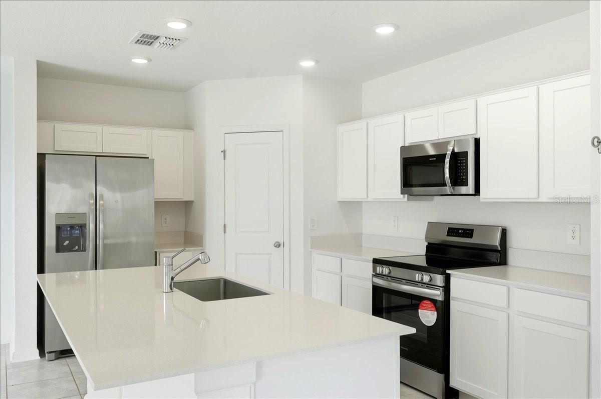 Single Family Residence at 1140 TYLER LOOP, WINTER HAVEN, photo 12 of 36