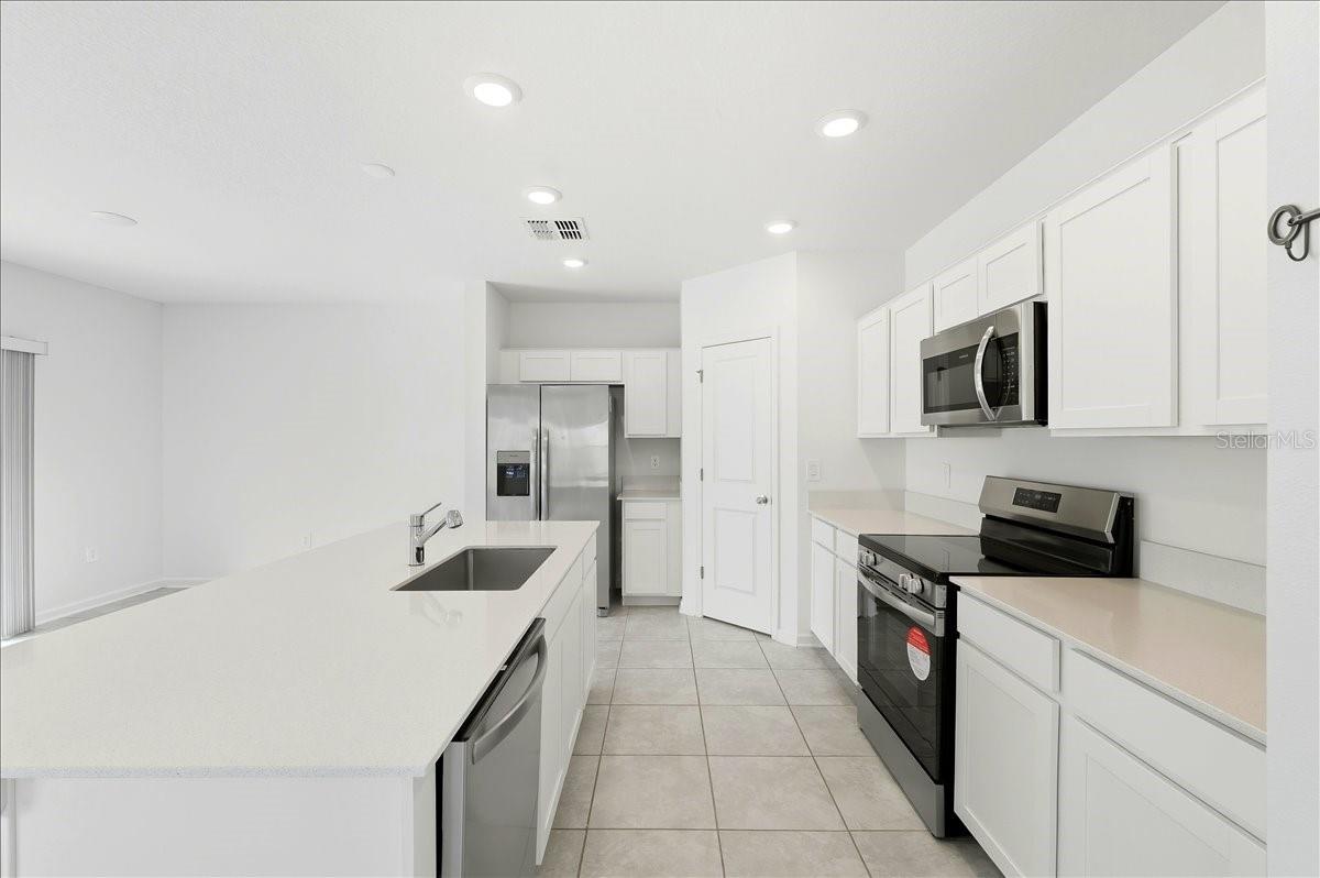 Single Family Residence at 1140 TYLER LOOP, WINTER HAVEN, photo 13 of 36