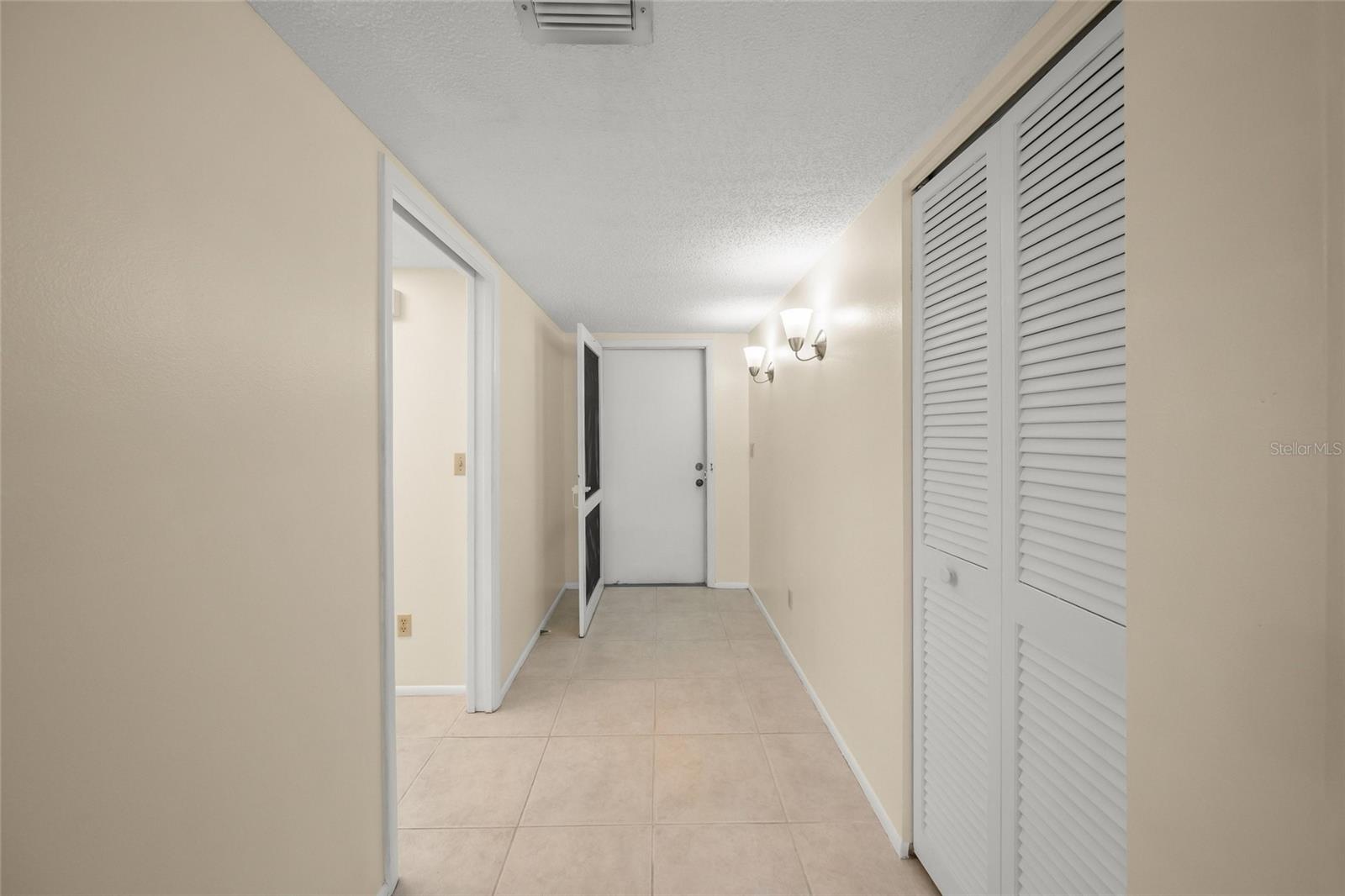 Condominium at 7860 PALM AIRE LN #105, SARASOTA, photo 4 of 42