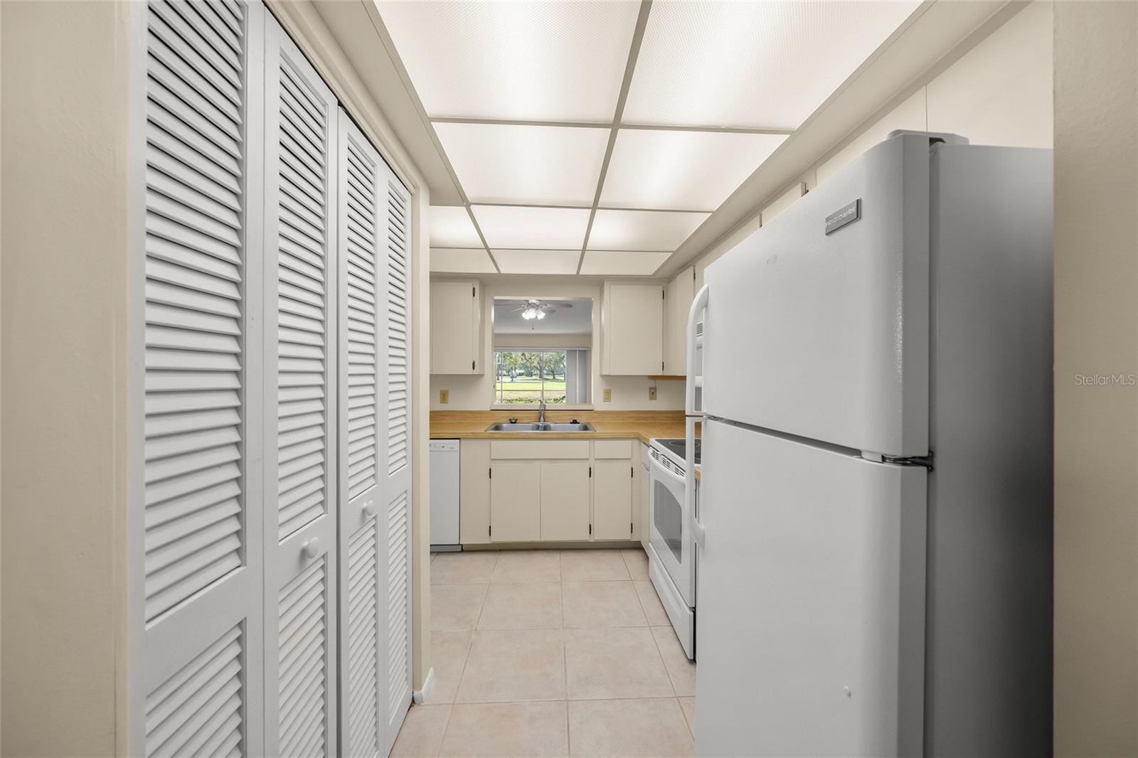 Condominium at 7860 PALM AIRE LN #105, SARASOTA, photo 7 of 42