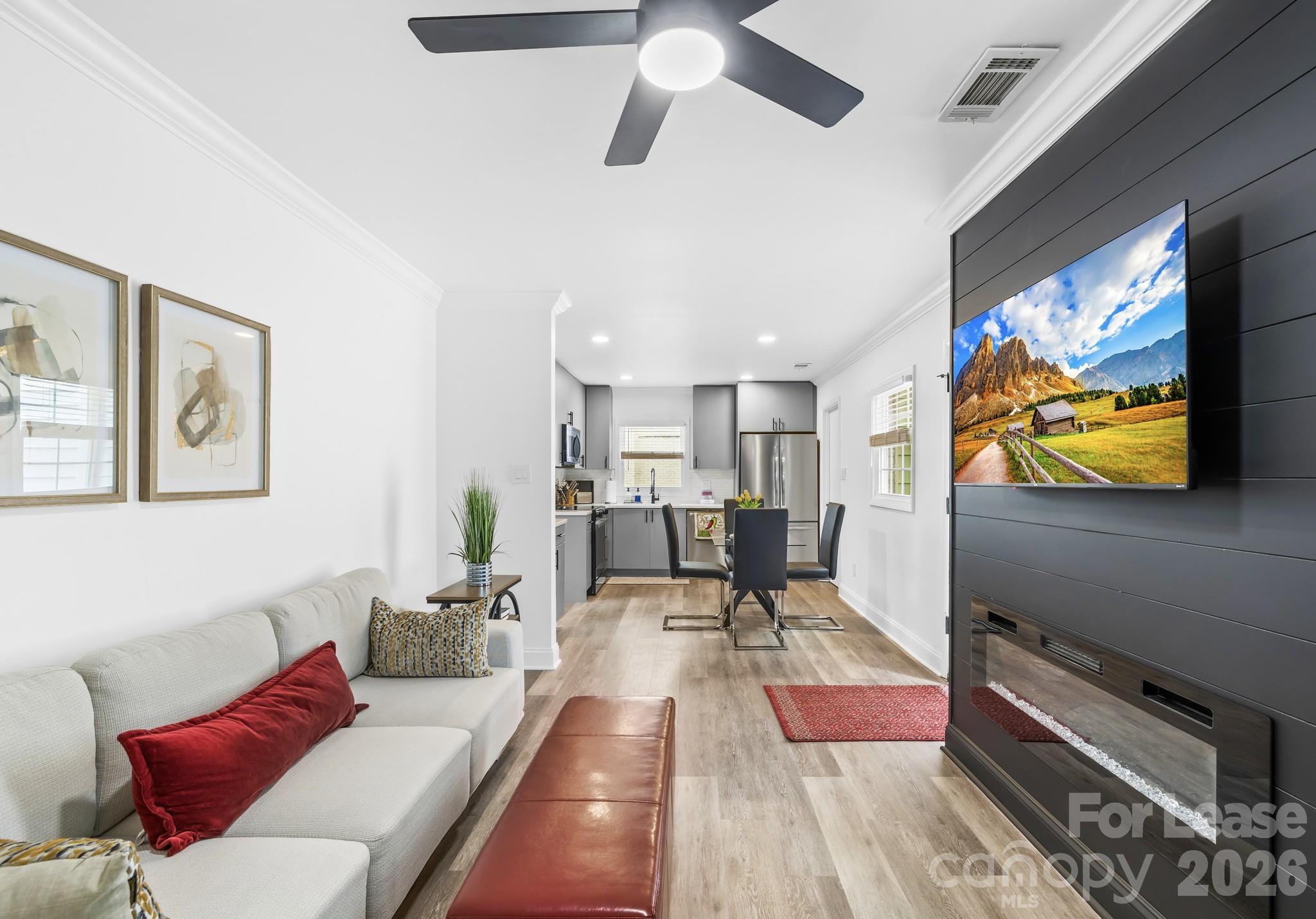 Single Family Residence at 1109 Plumstead Road, Charlotte, photo 5 of 22