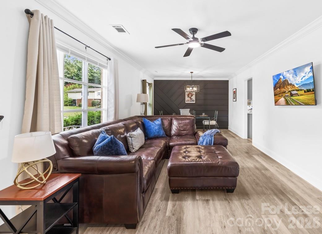 Single Family Residence at 1109 Plumstead Road, Charlotte, photo 11 of 22