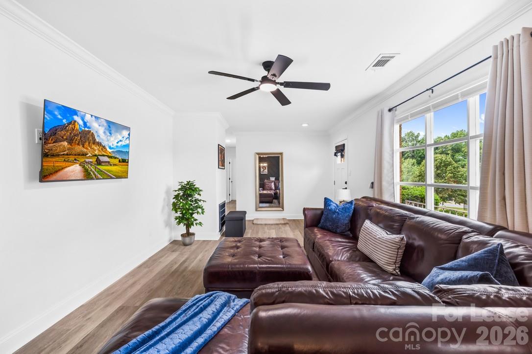 Single Family Residence at 1109 Plumstead Road, Charlotte, photo 12 of 22