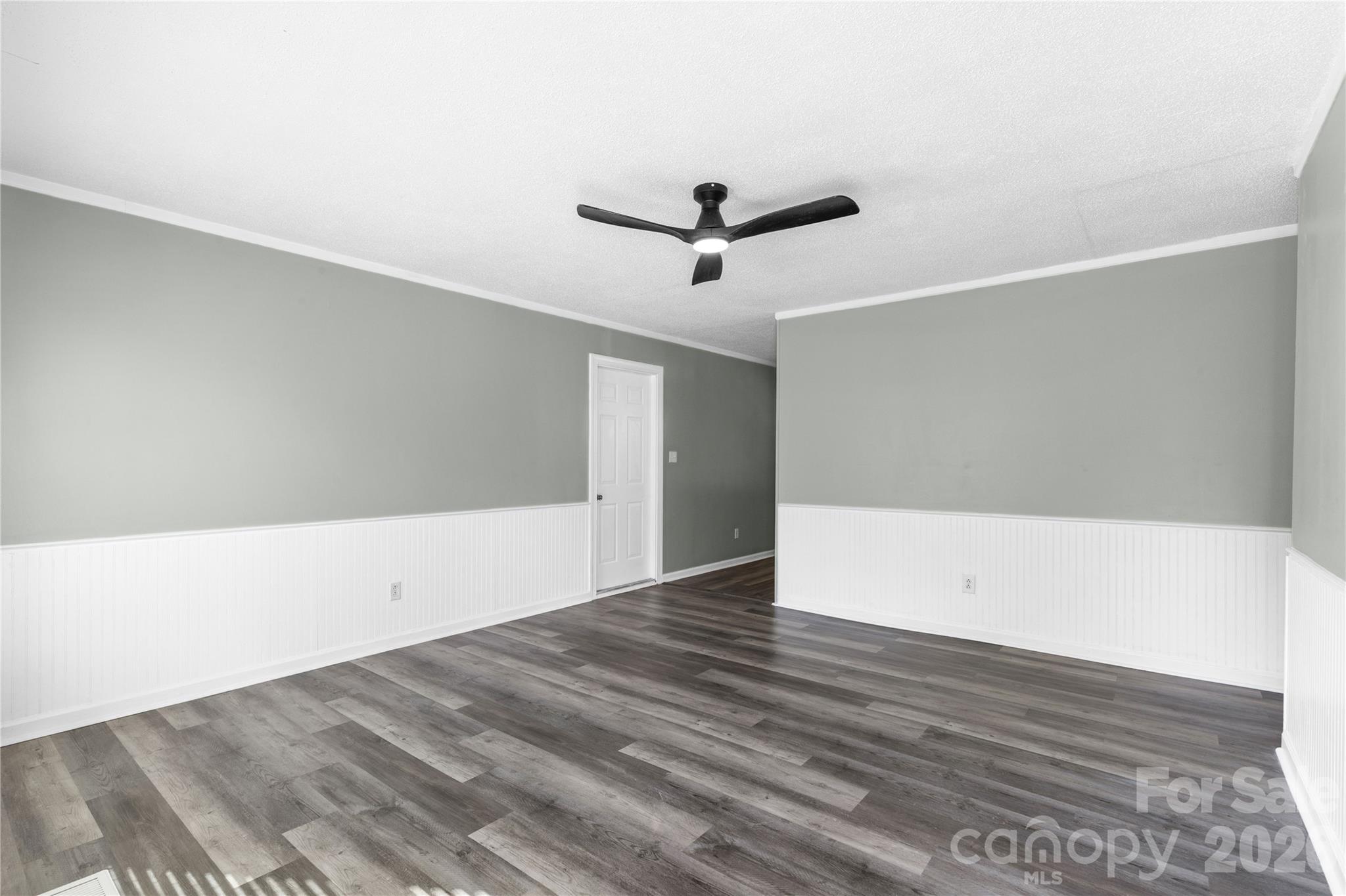 Single Family Residence at 102 Autumn Place, York, photo 3 of 28
