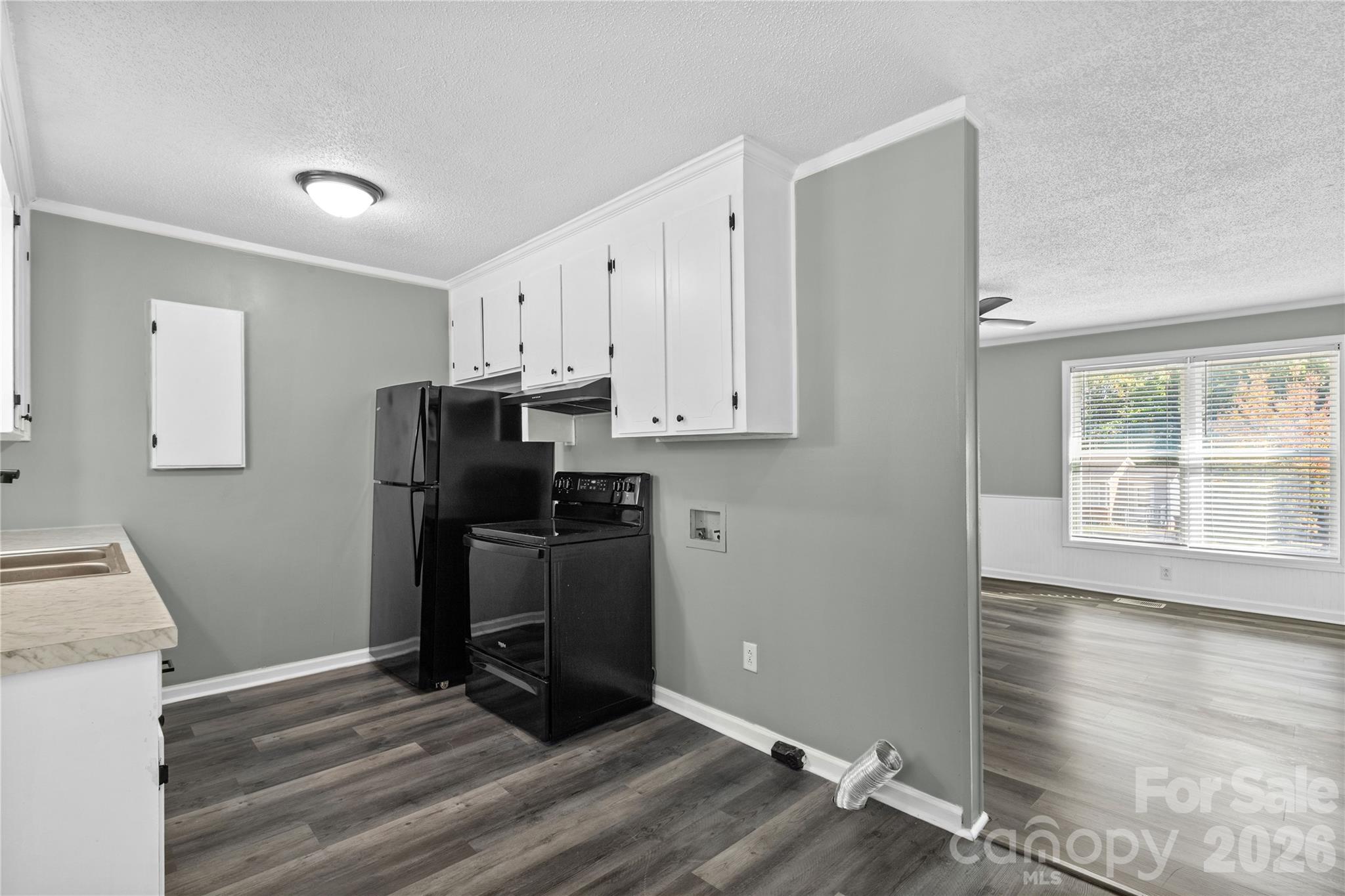 Single Family Residence at 102 Autumn Place, York, photo 8 of 28