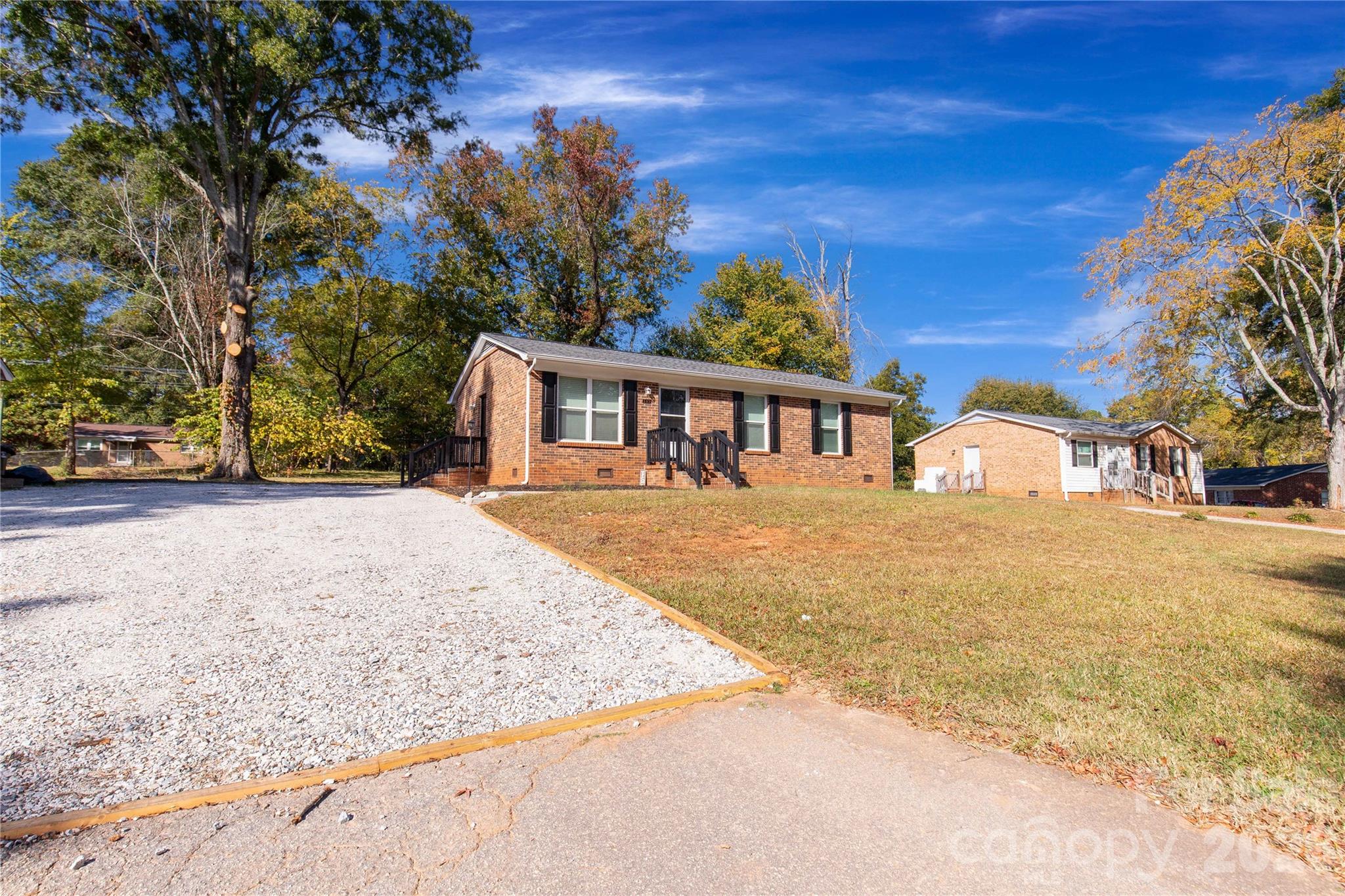 Single Family Residence at 102 Autumn Place, York, photo 17 of 28