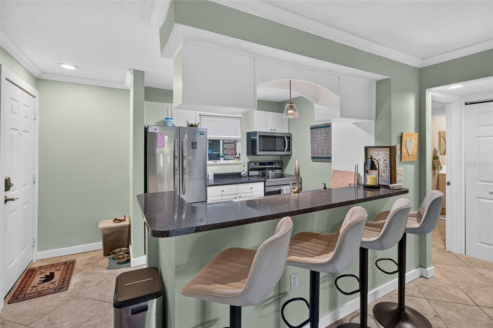 View of front door & kitchen - 2500 WINDING CREEK BLVD #I106, CLEARWATER